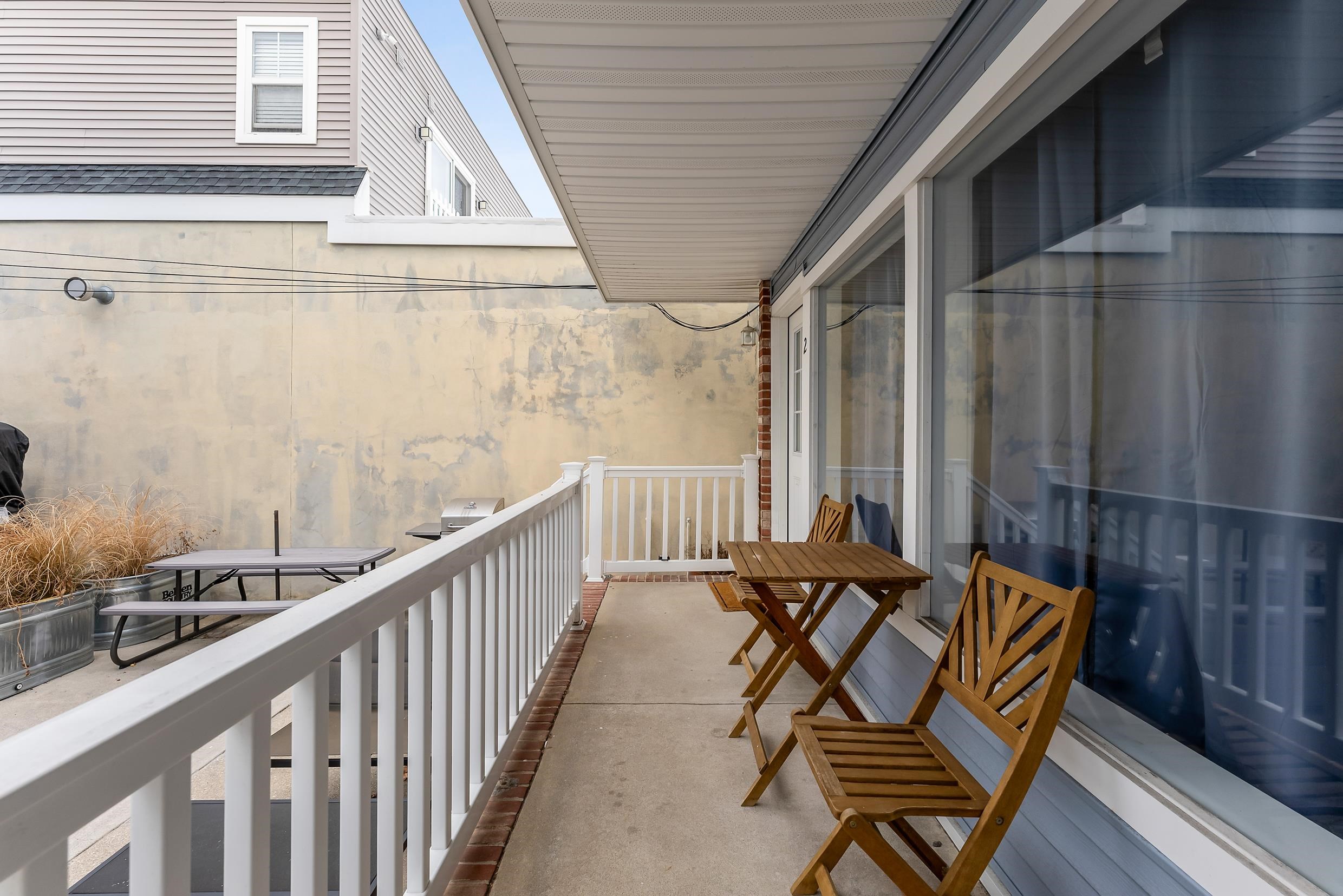205 E Bennett Avenue Unit: 2