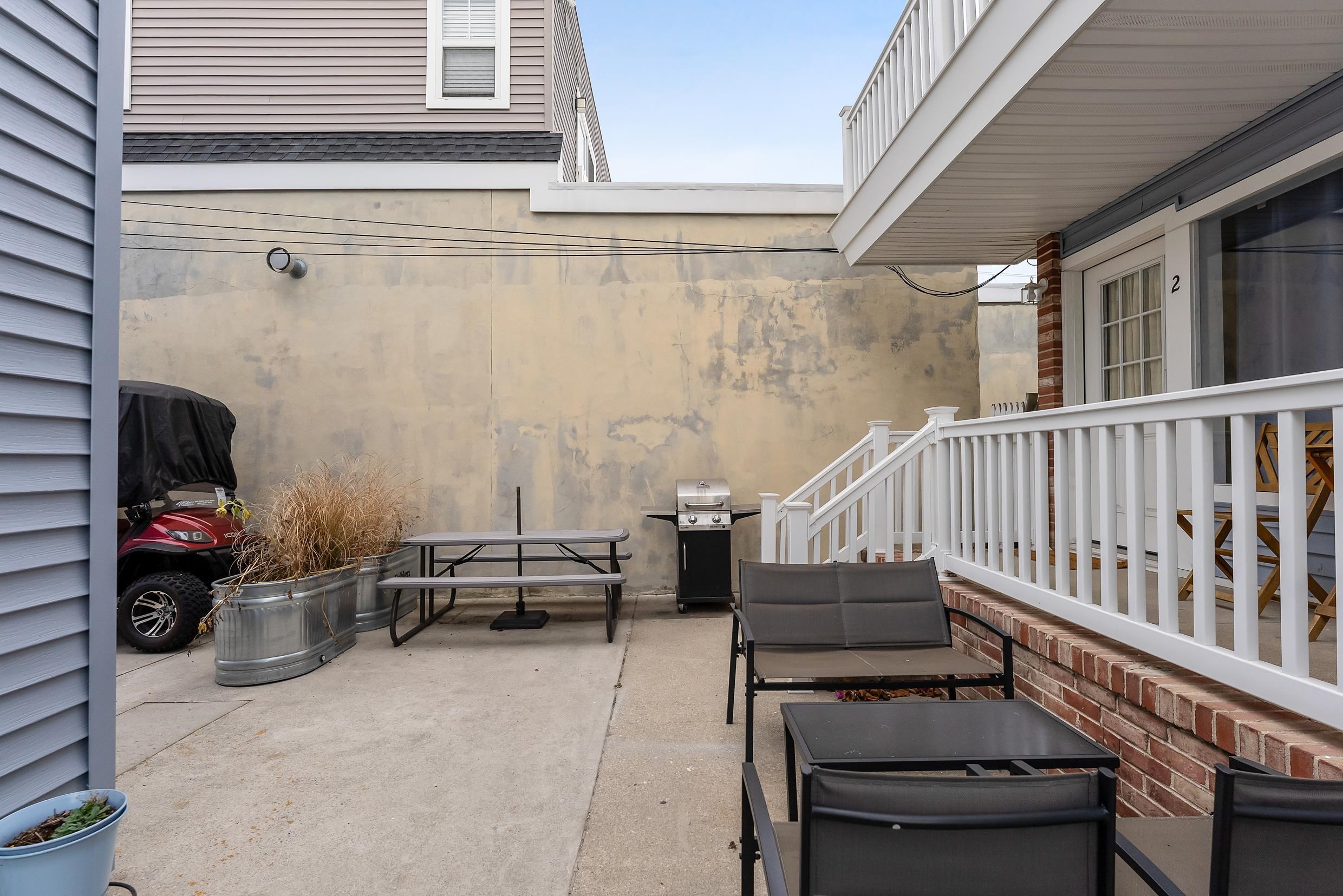 205 E Bennett Avenue Unit: 2