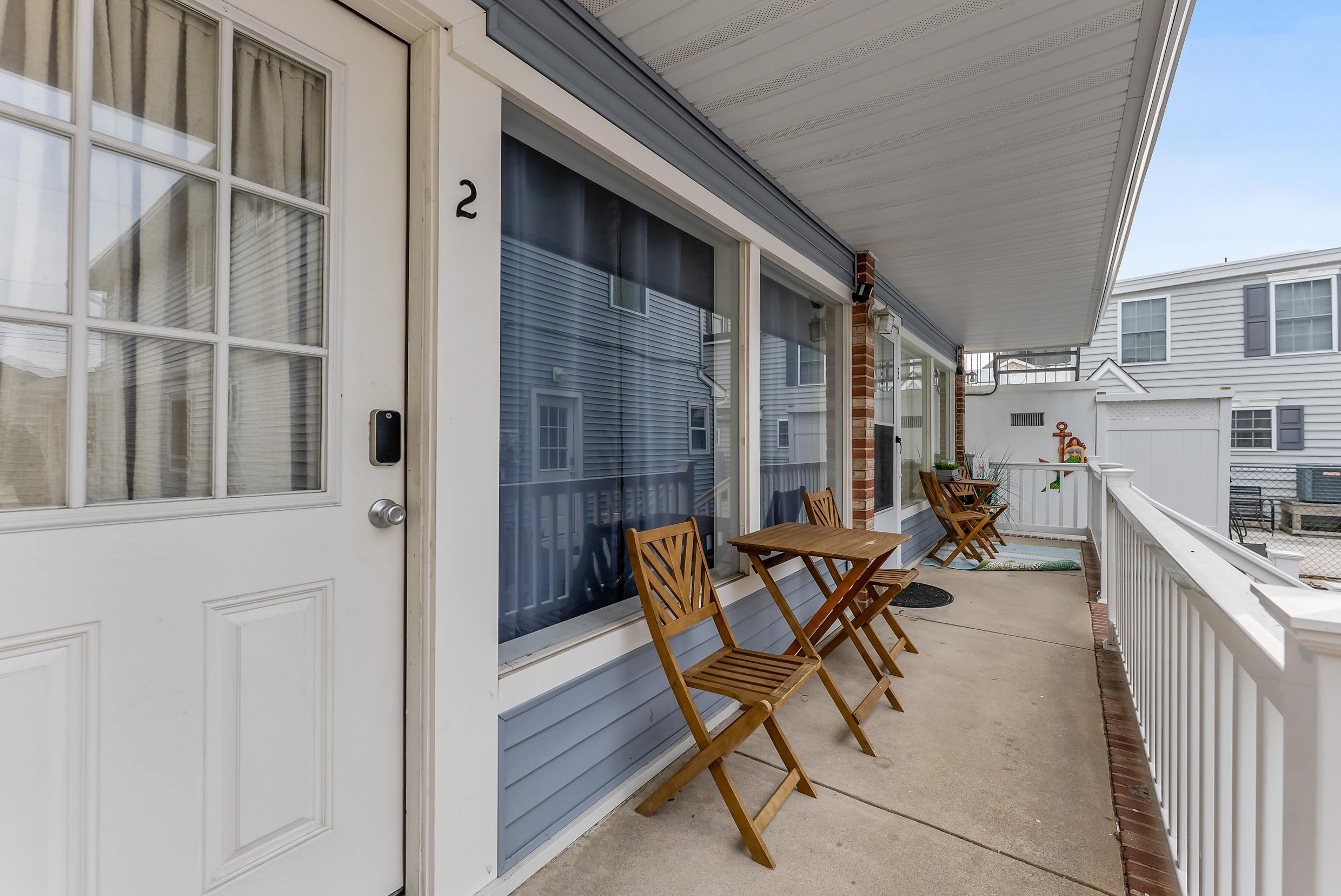 205 E Bennett Avenue Unit: 2
