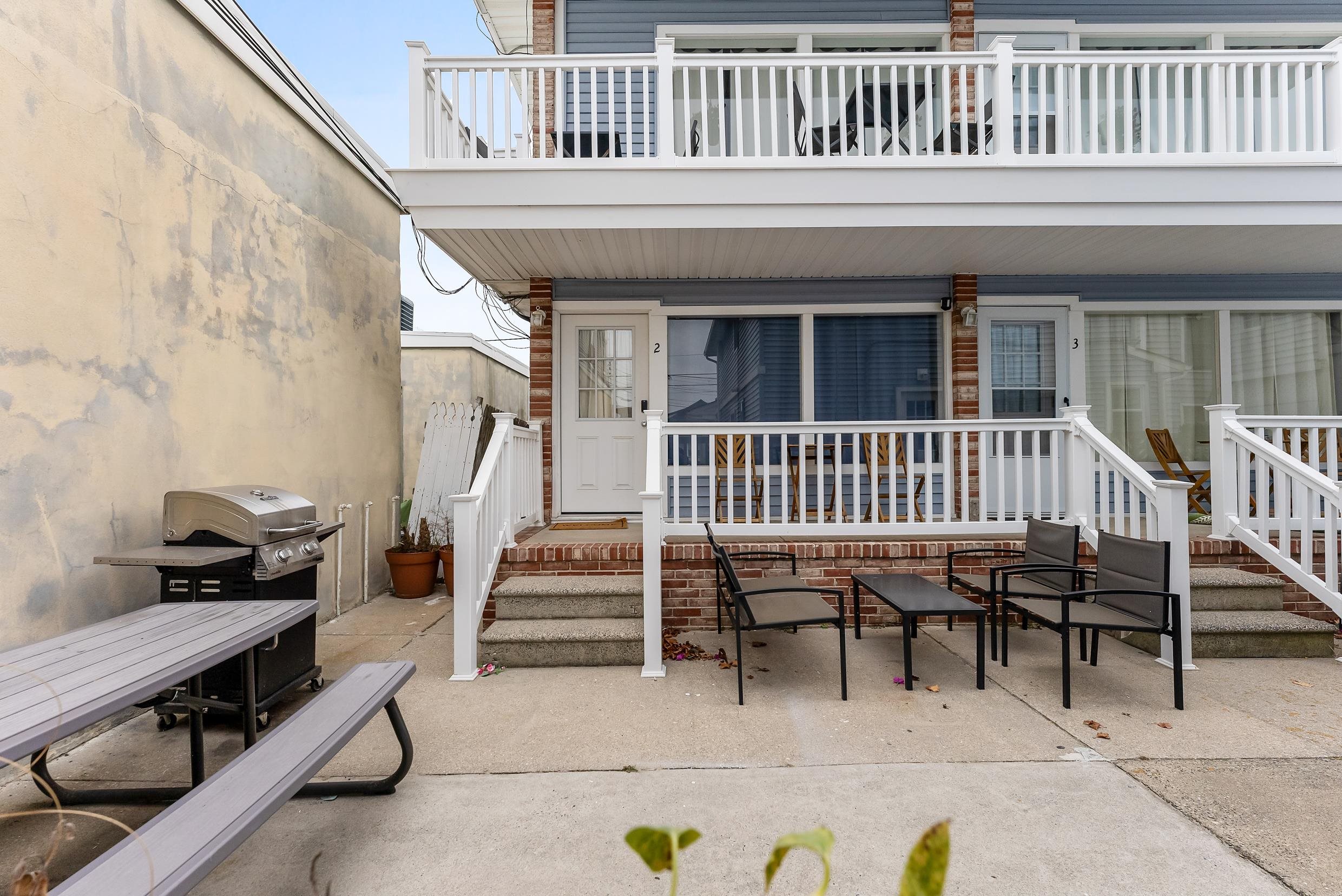 205 E Bennett Avenue Unit: 2