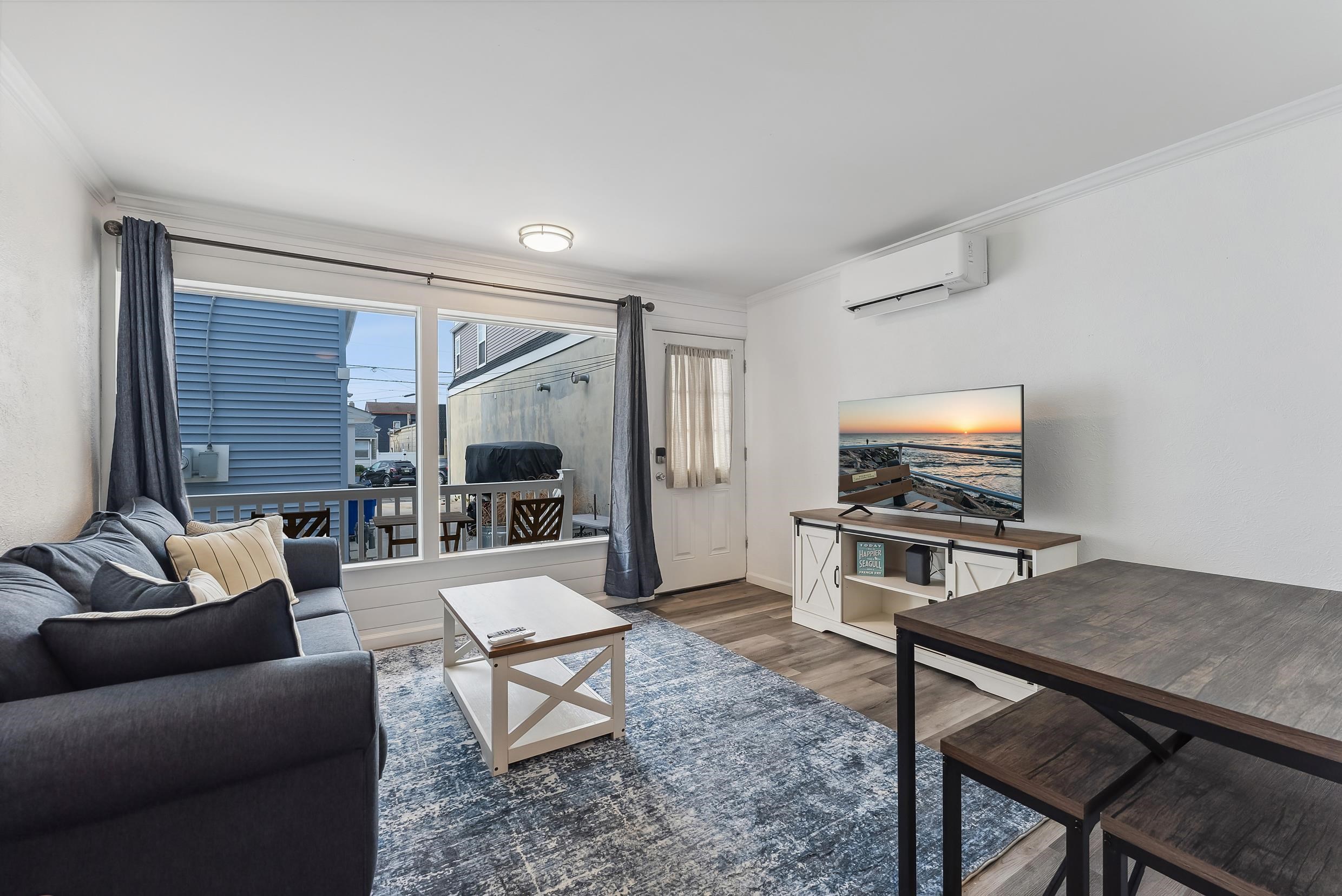 205 E Bennett Avenue Unit: 2