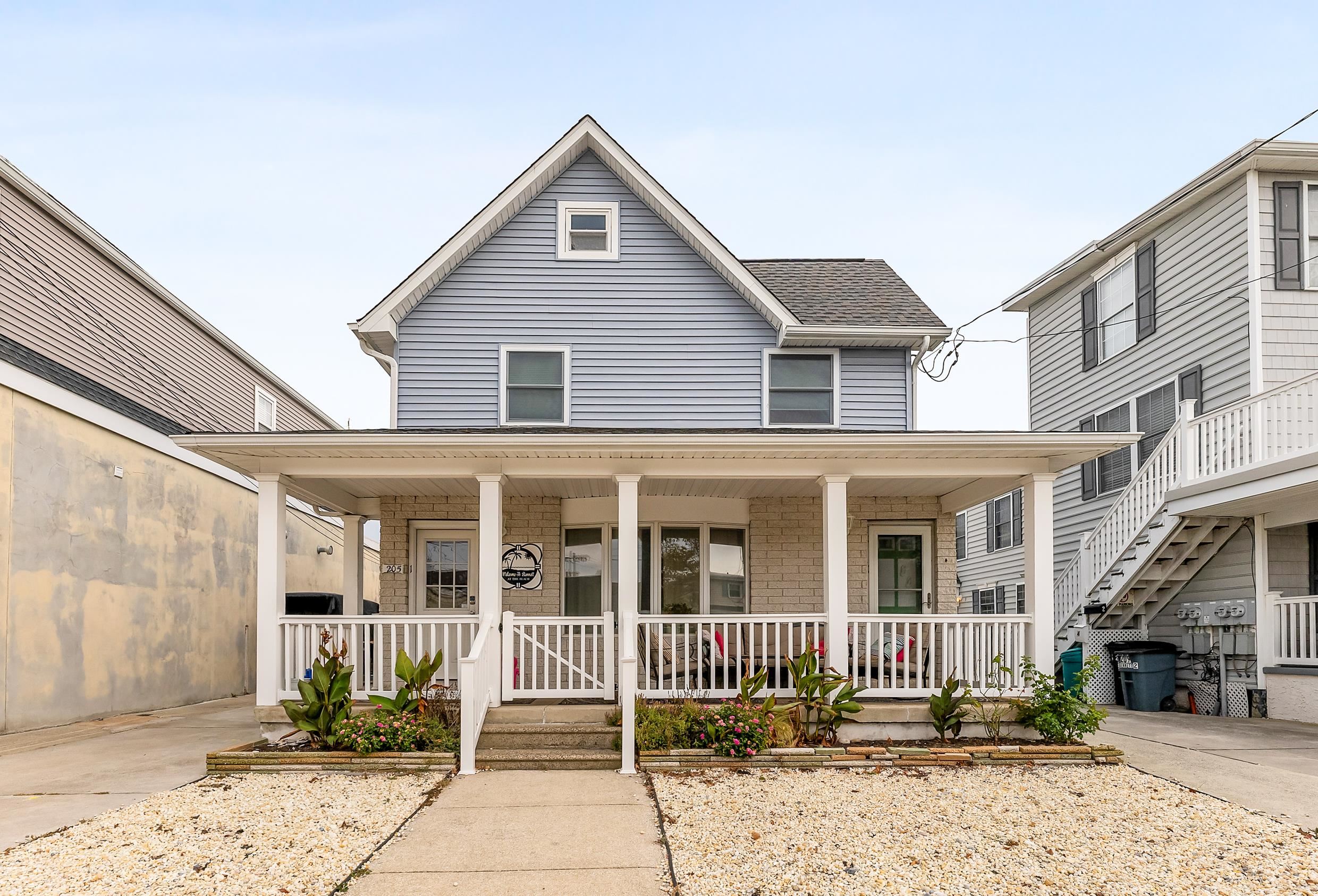 205 E Bennett Avenue Unit: 2