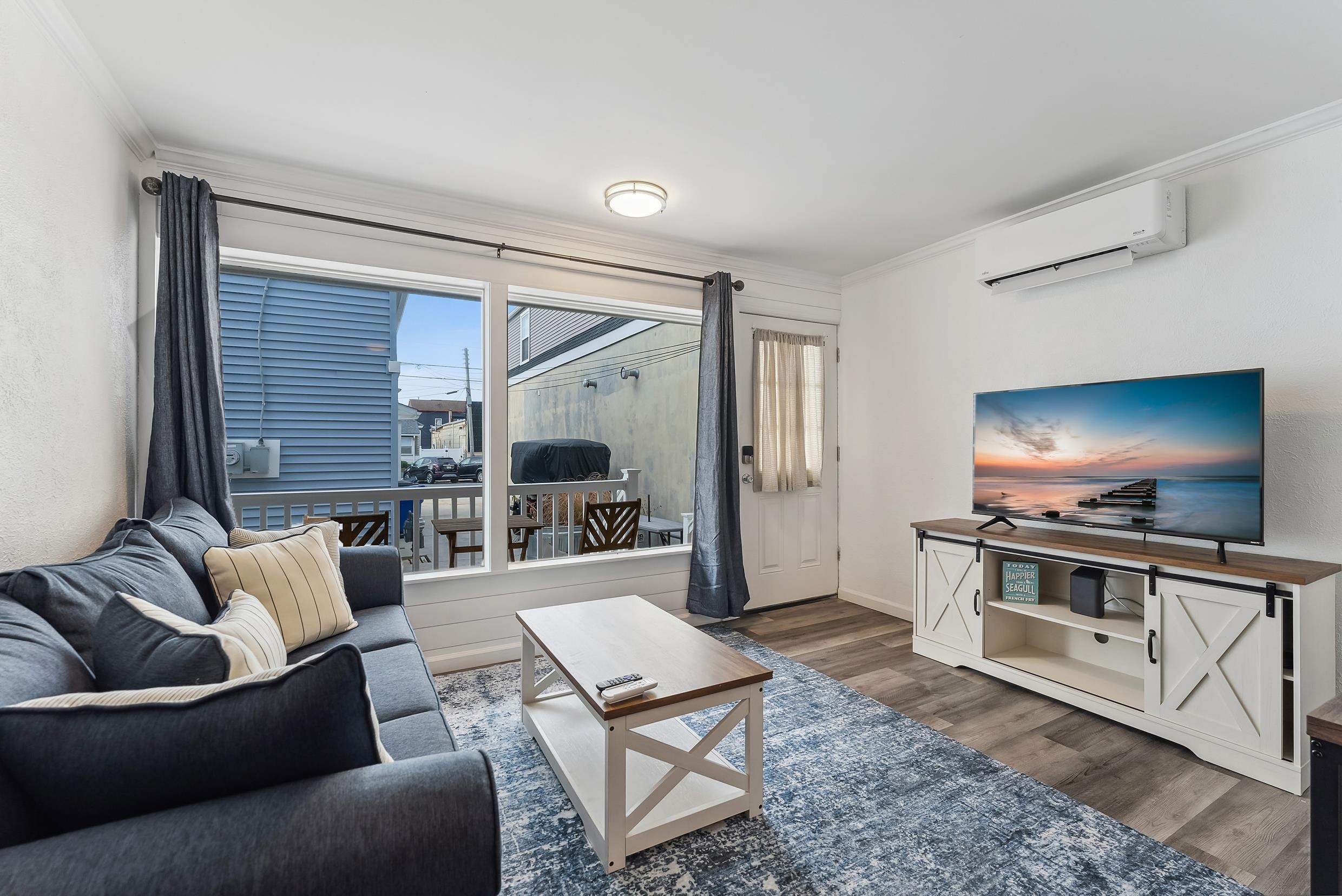 205 E Bennett Avenue Unit: 2