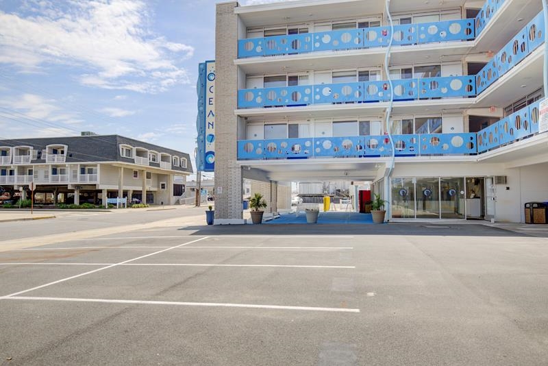 870 E 7th Street Unit: 306