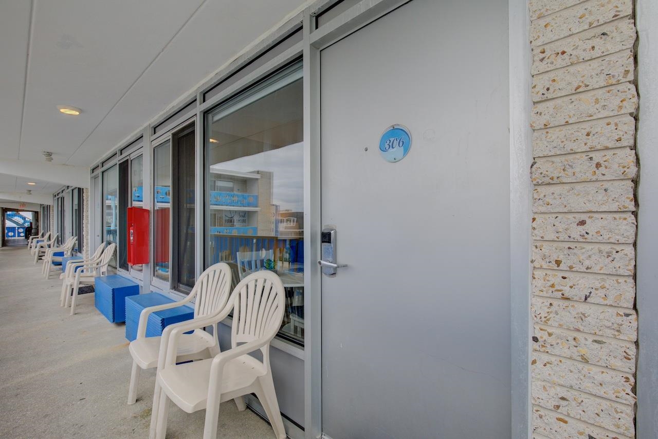 870 E 7th Street Unit: 306