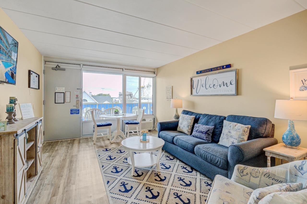 870 E 7th Street Unit: 306