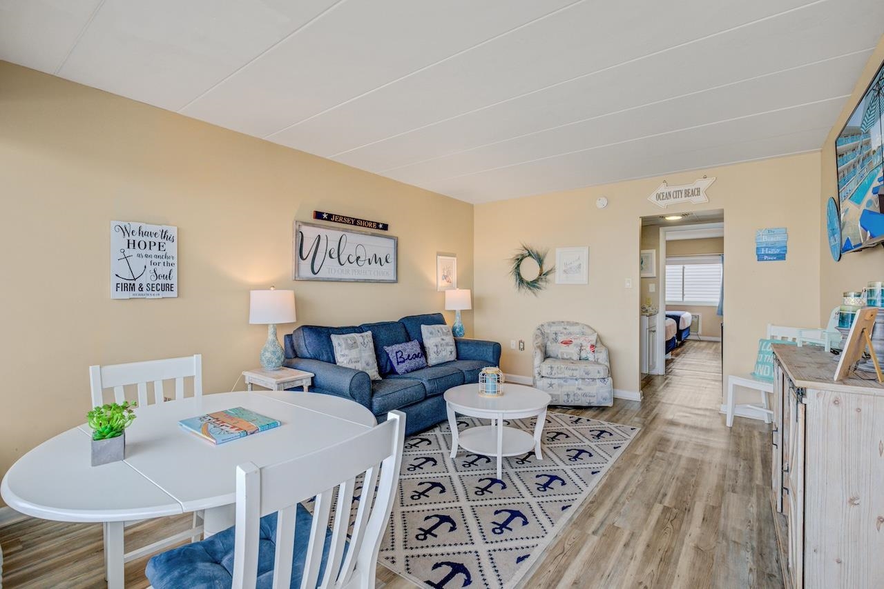 870 E 7th Street Unit: 306