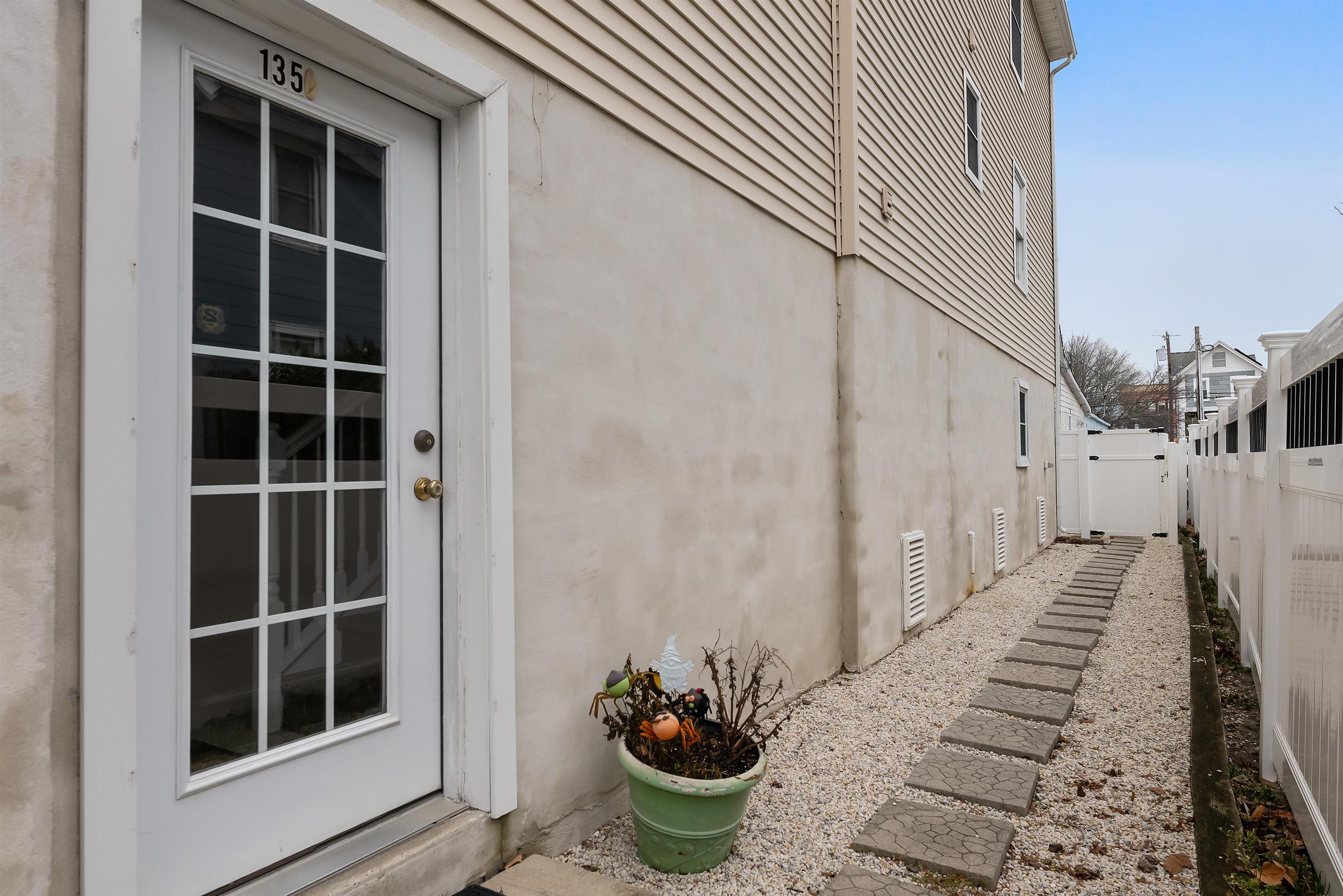 135 E Burk Avenue Unit: 1A