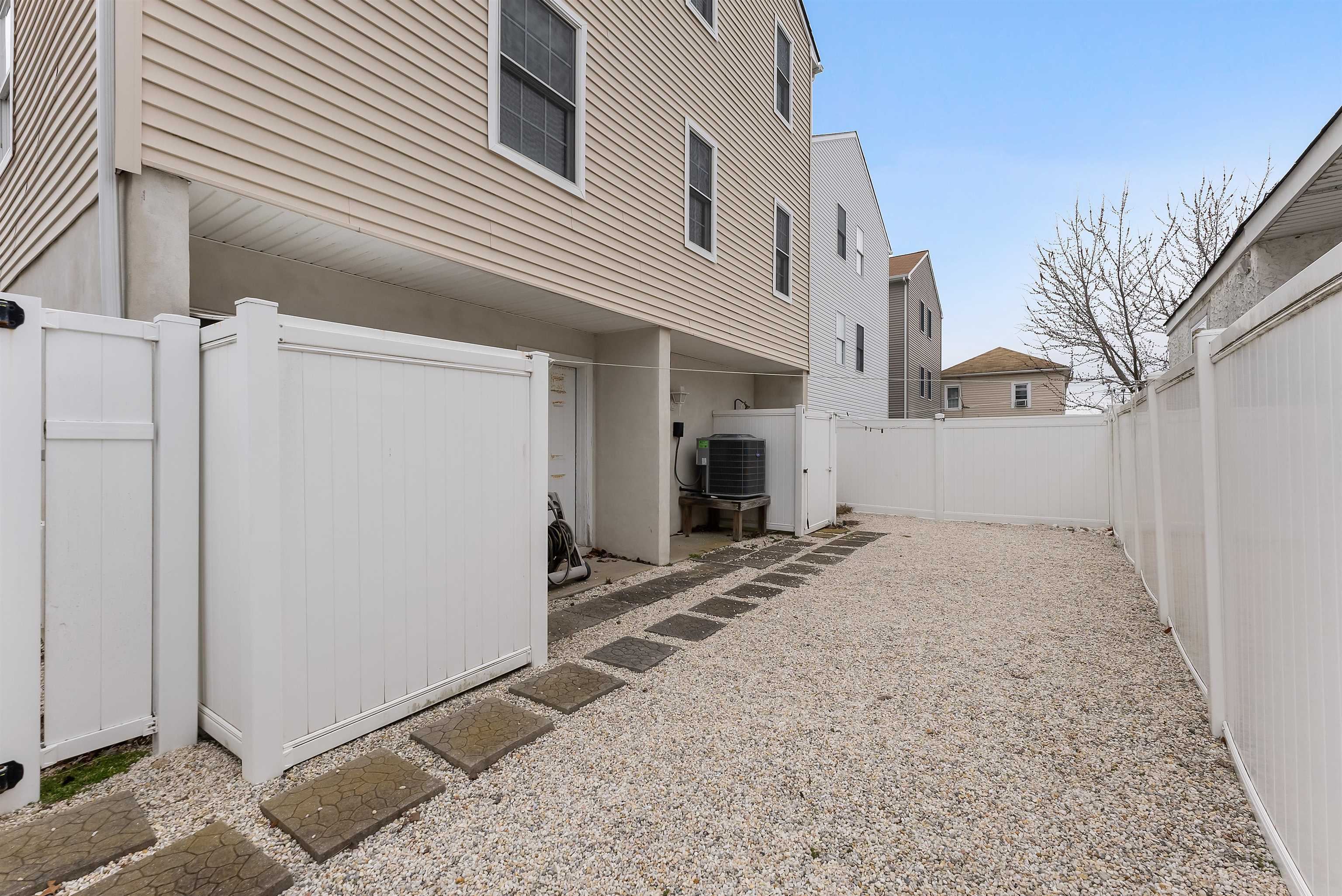 135 E Burk Avenue Unit: 1A