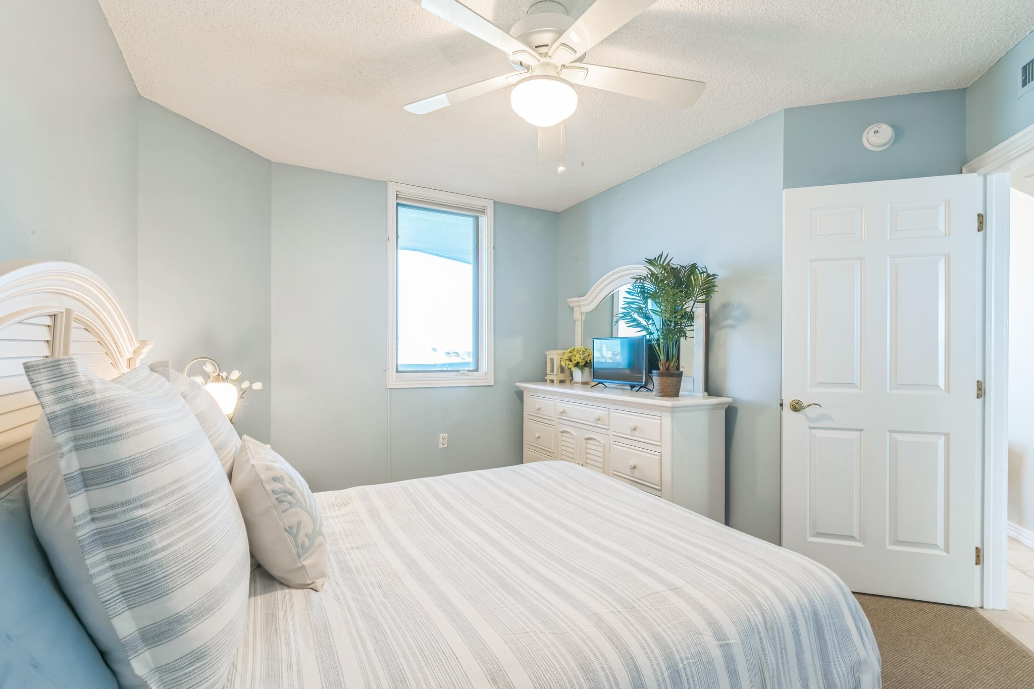 8901 Atlantic Avenue Unit: 203