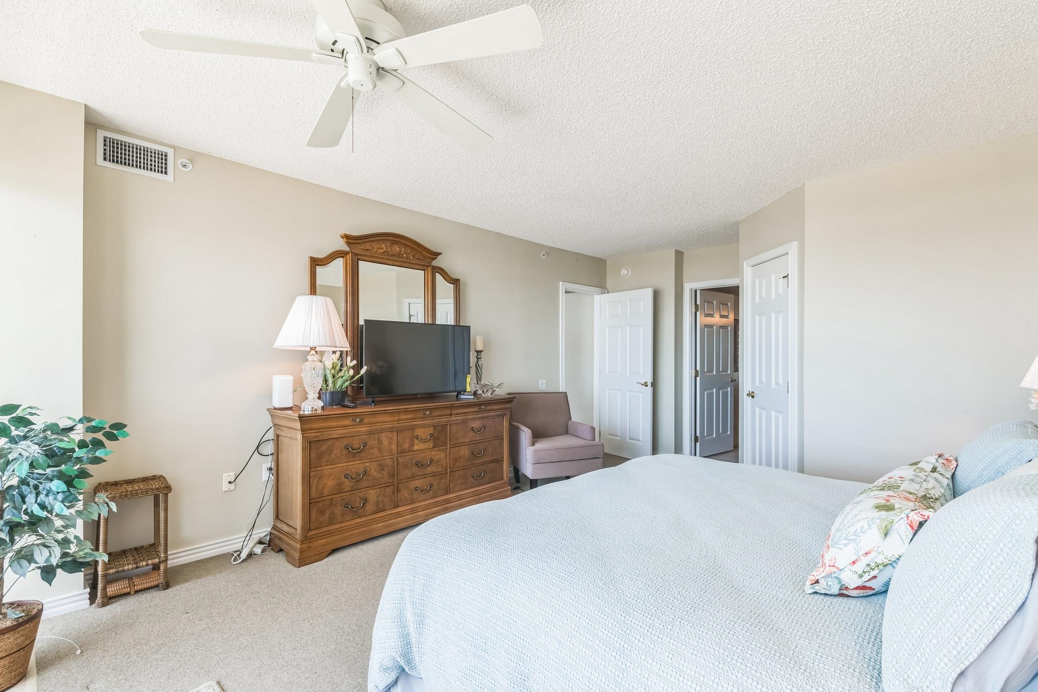 8901 Atlantic Avenue Unit: 203