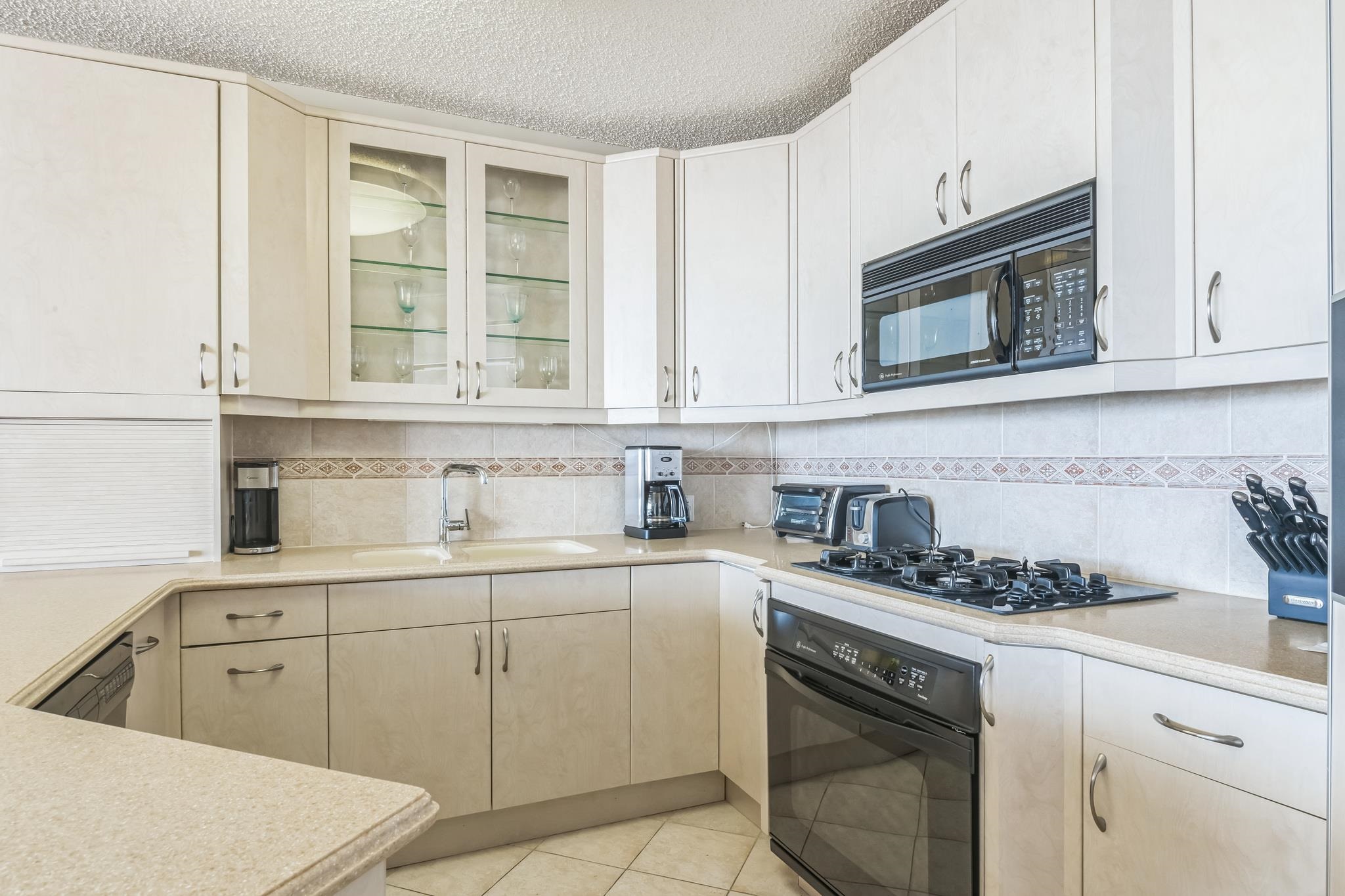 8901 Atlantic Avenue Unit: 203