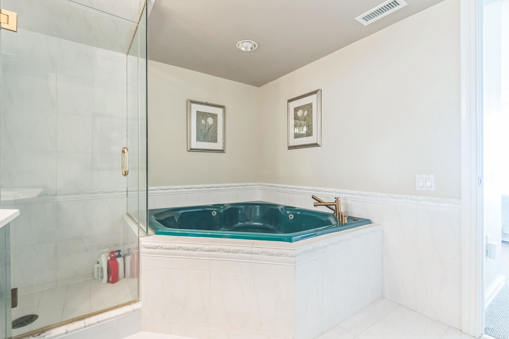 8901 Atlantic Avenue Unit: 203