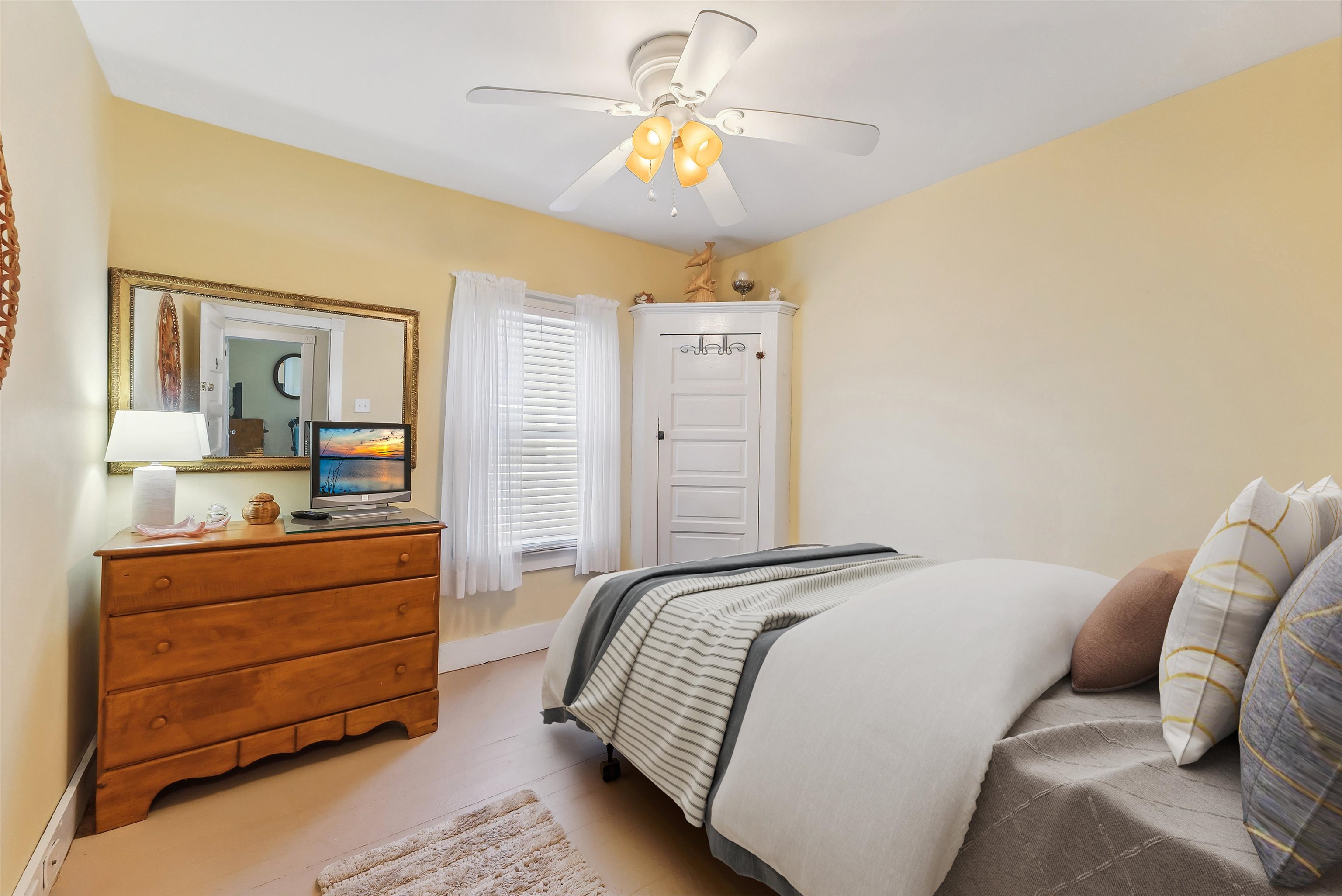 225 E Garfield Avenue