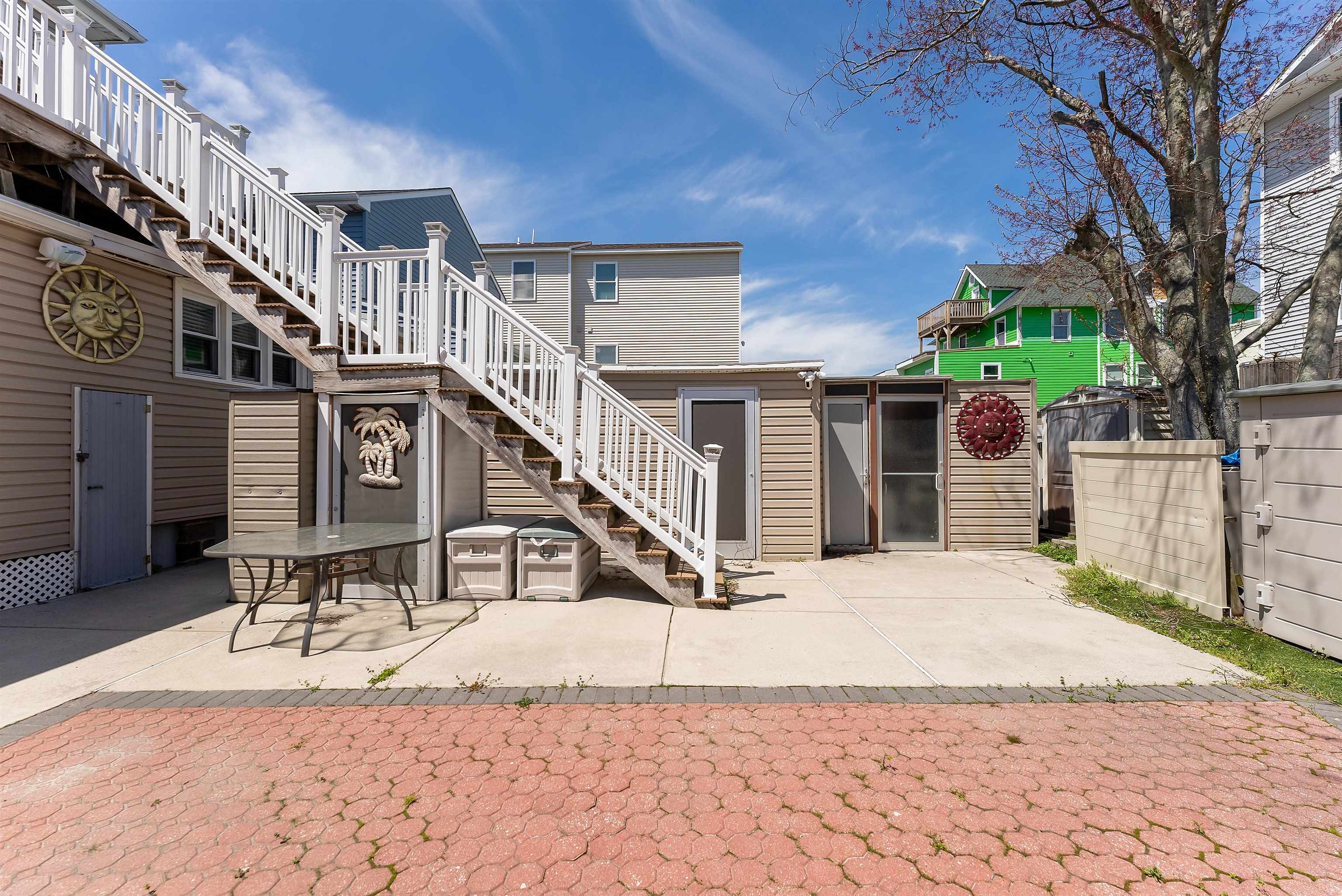 225 E Garfield Avenue