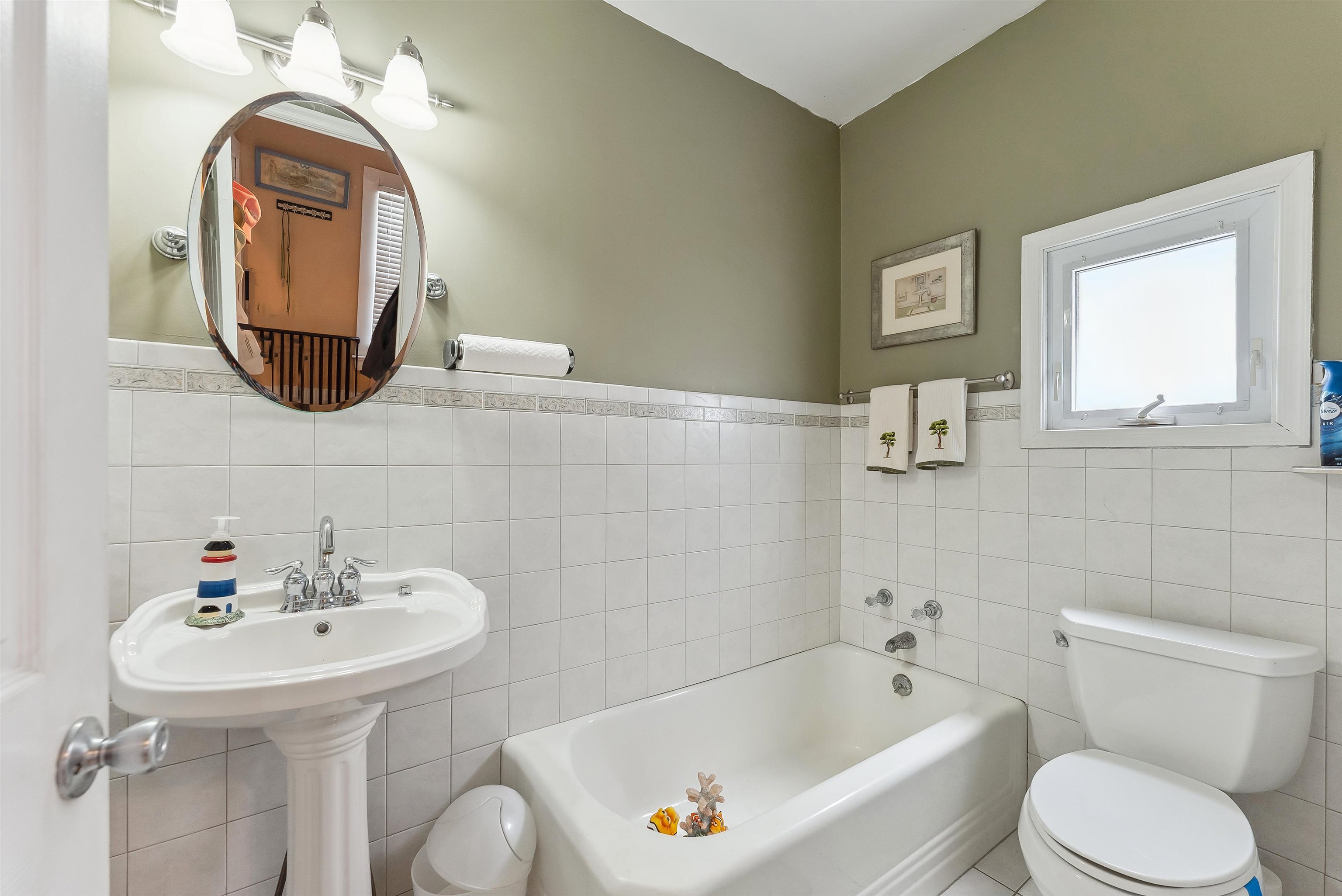 225 E Garfield Avenue