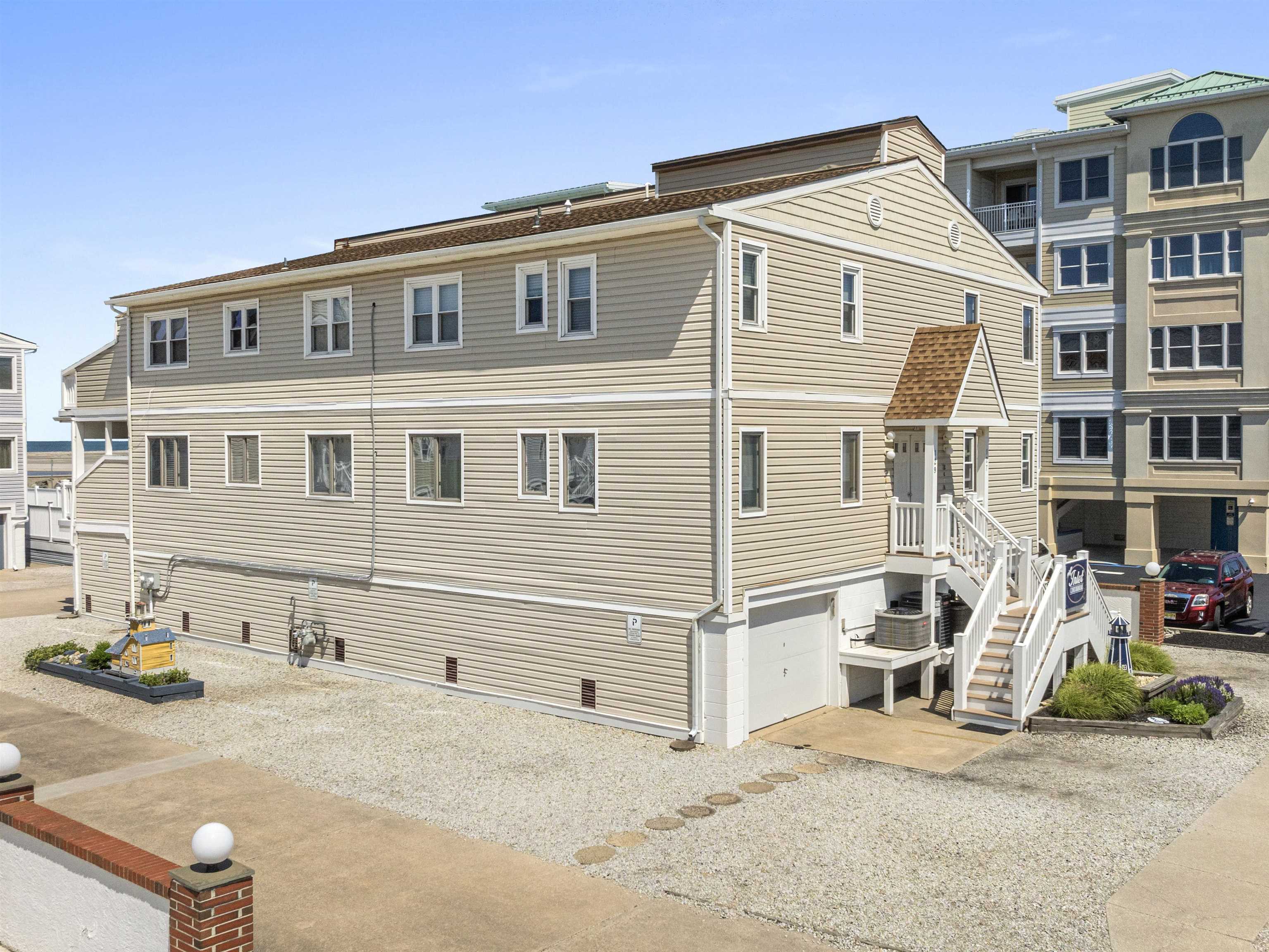 127 W Spruce Avenue Unit: B