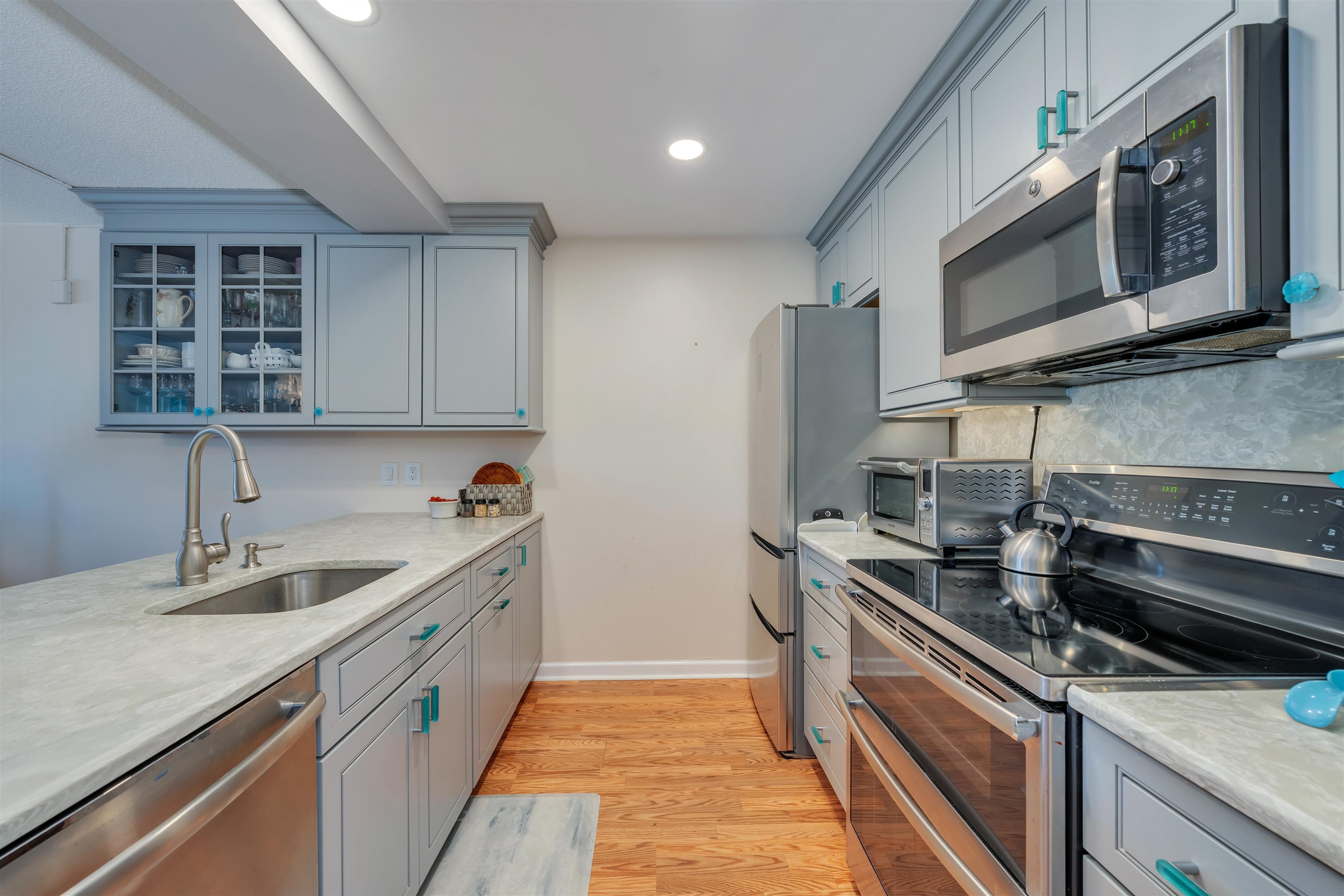 9907 Seapointe Boulevard Unit: 215