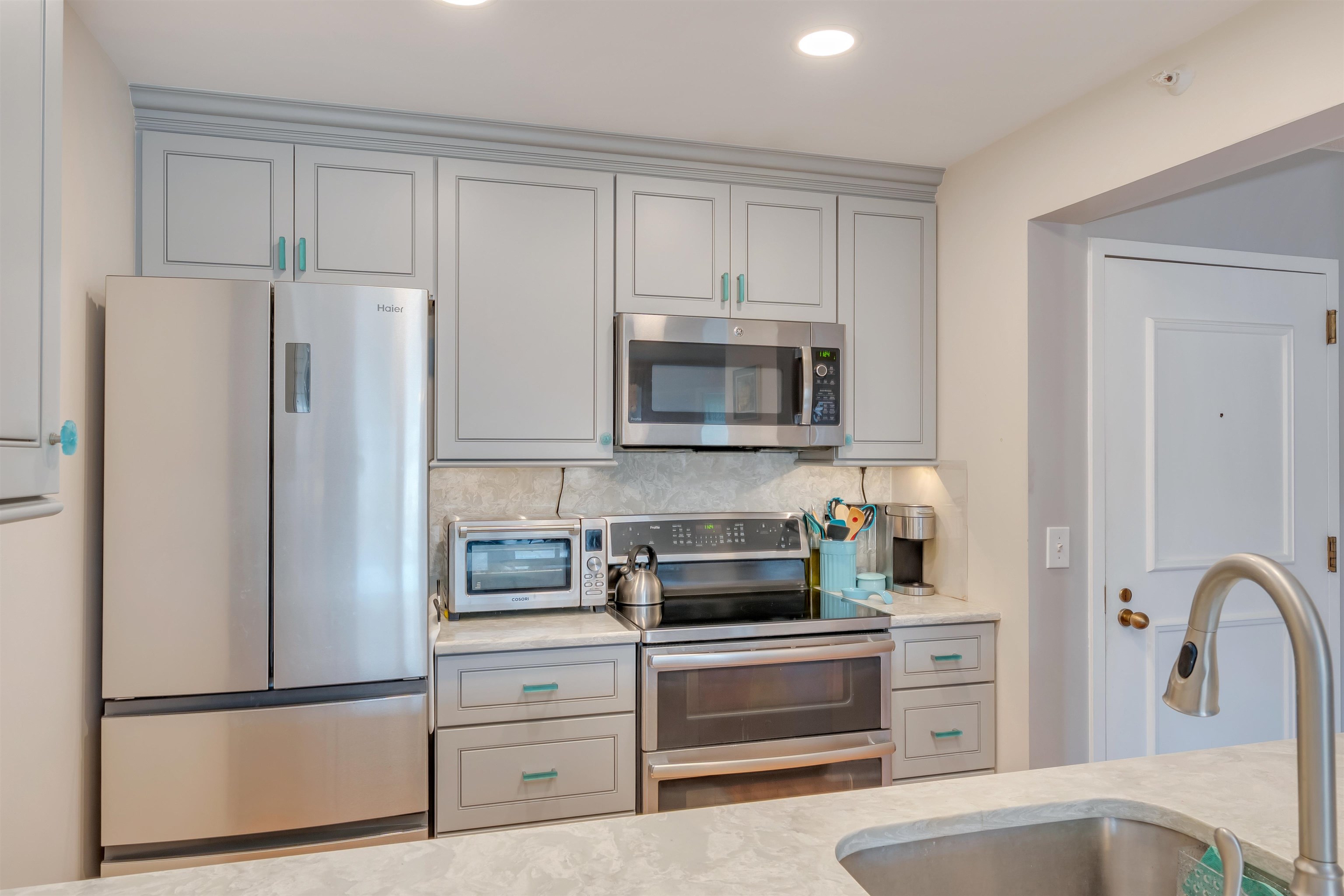 9907 Seapointe Boulevard Unit: 215