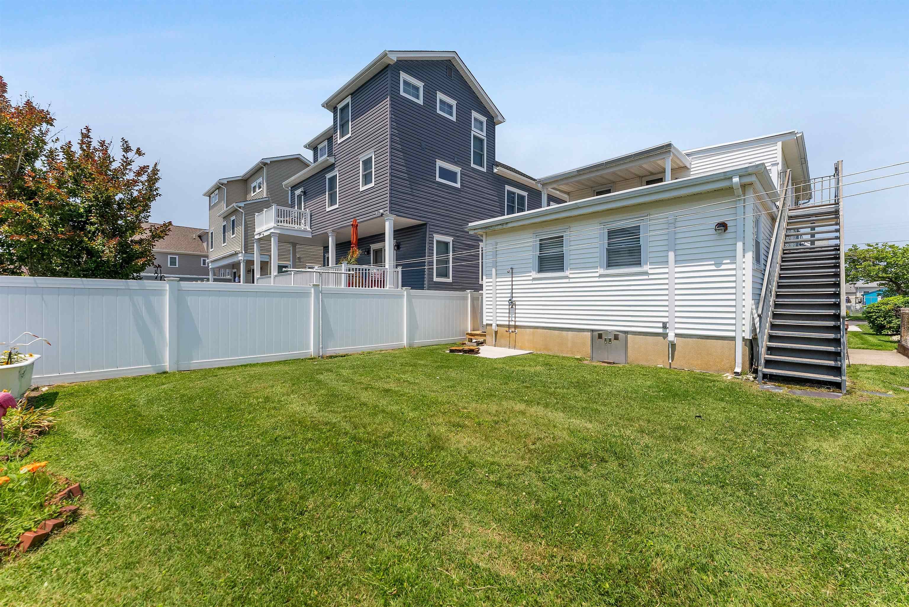 246 E 14th Avenue