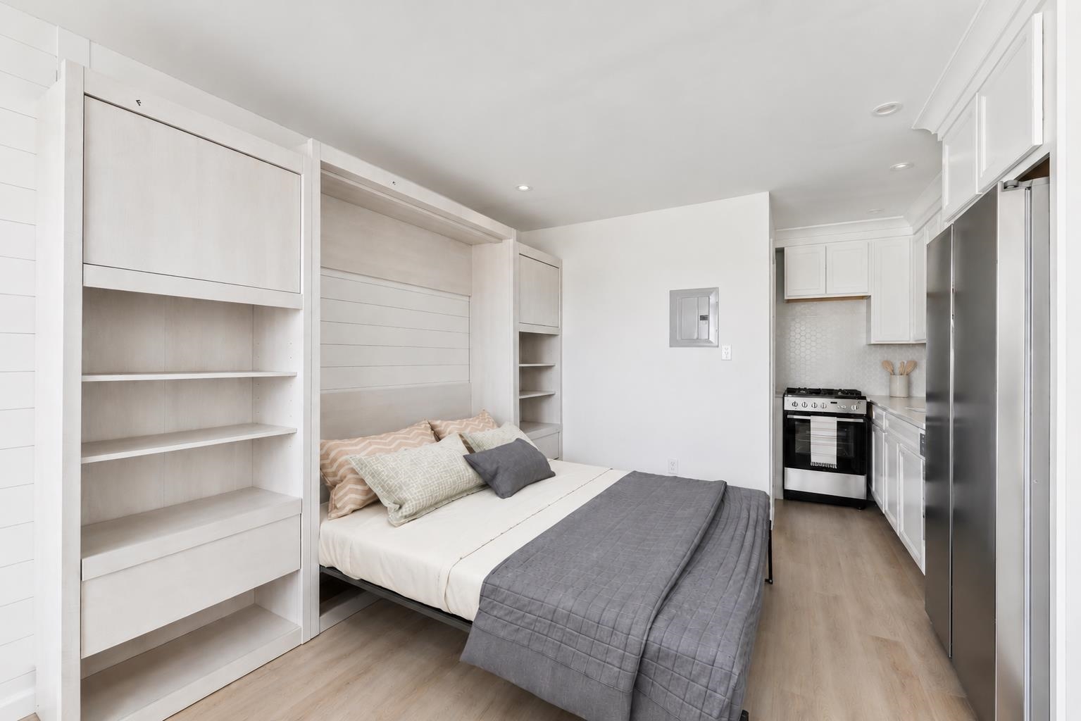233 E Juniper Avenue Unit: 8