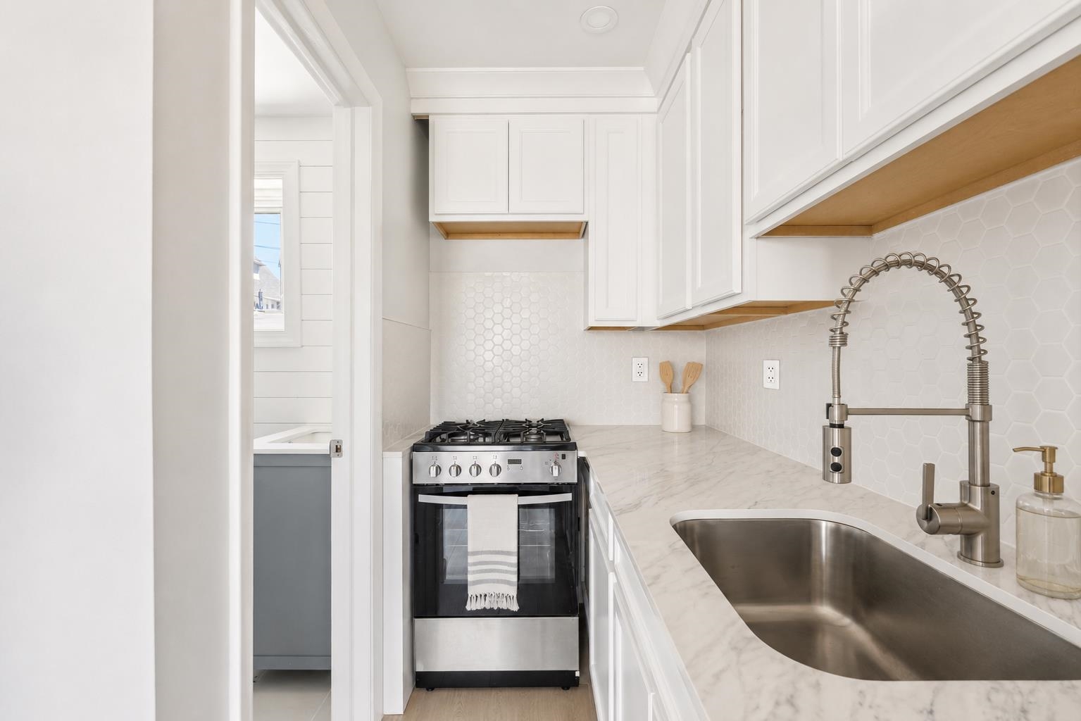 233 E Juniper Avenue Unit: 8