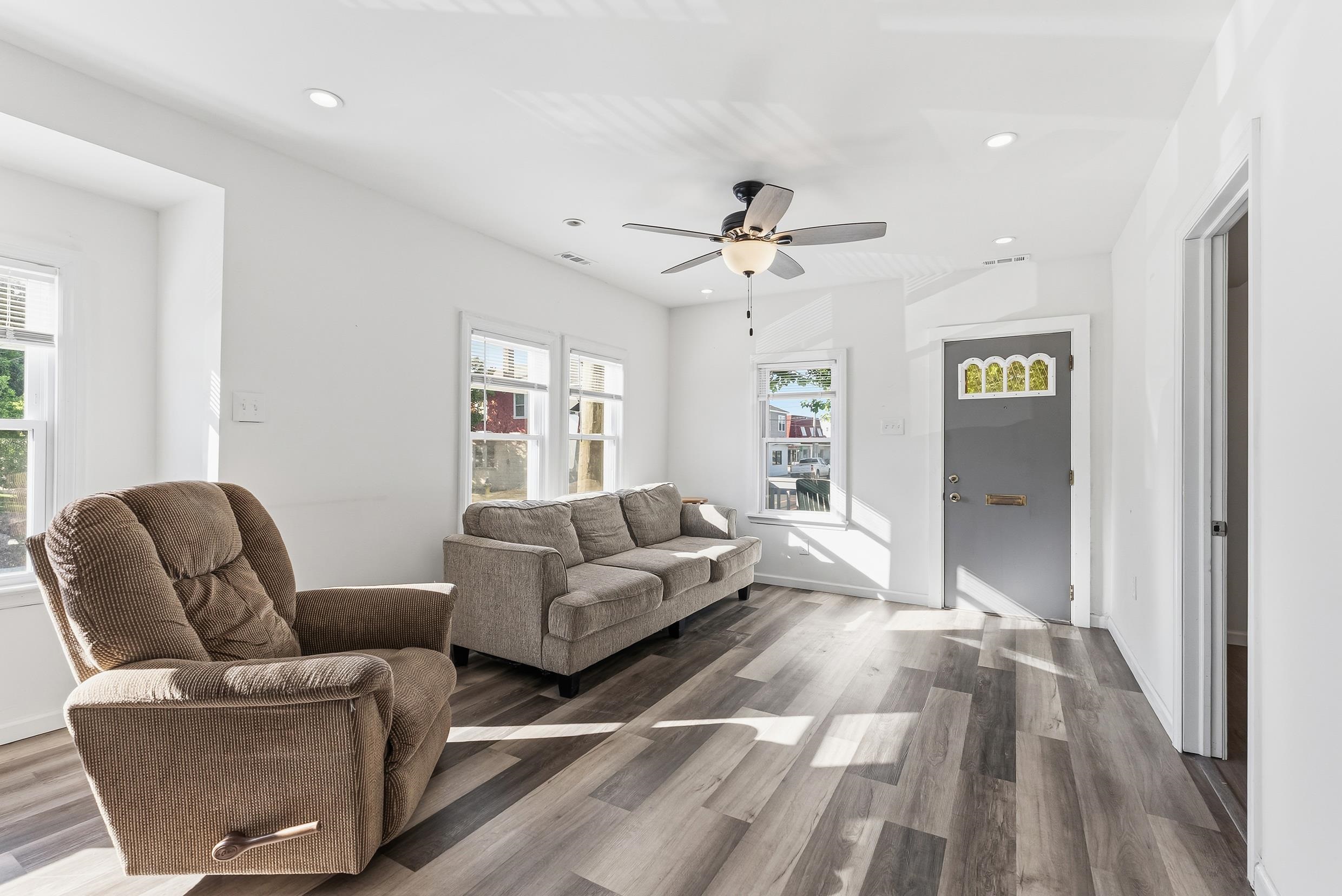 132 W Juniper Avenue