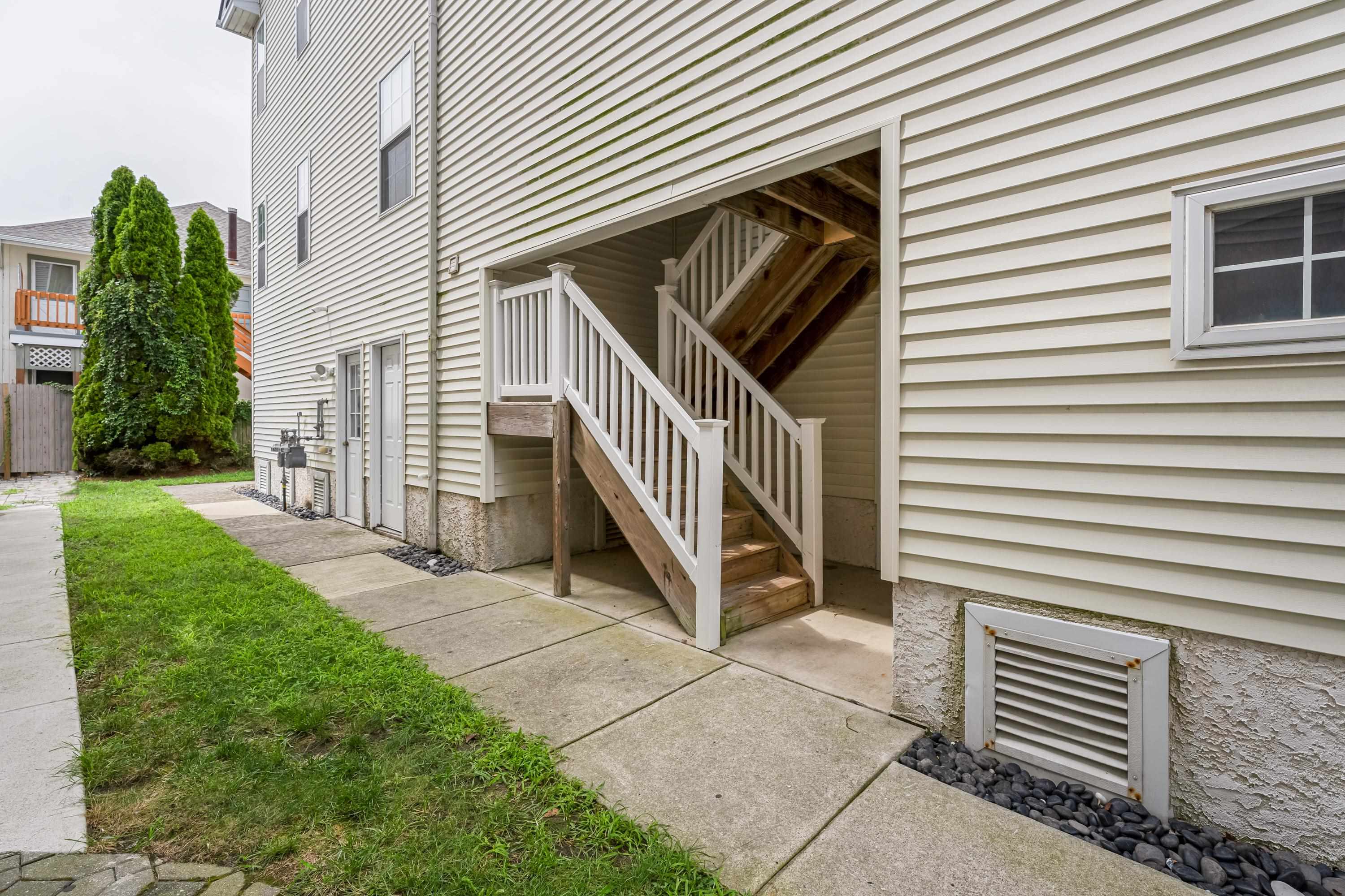 210 E Garfield Avenue Unit: B