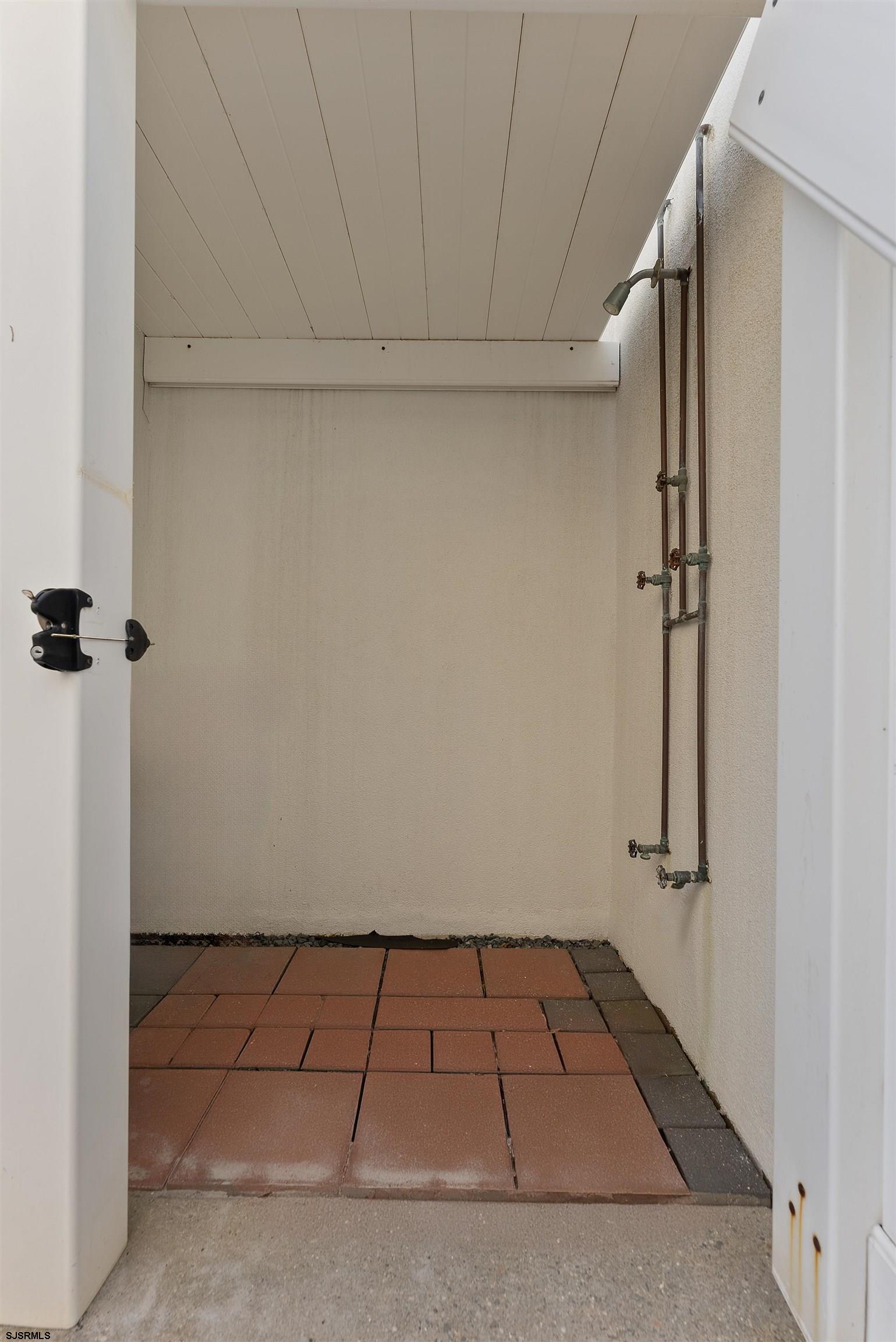 905 Saint Charles Pl Unit: 2