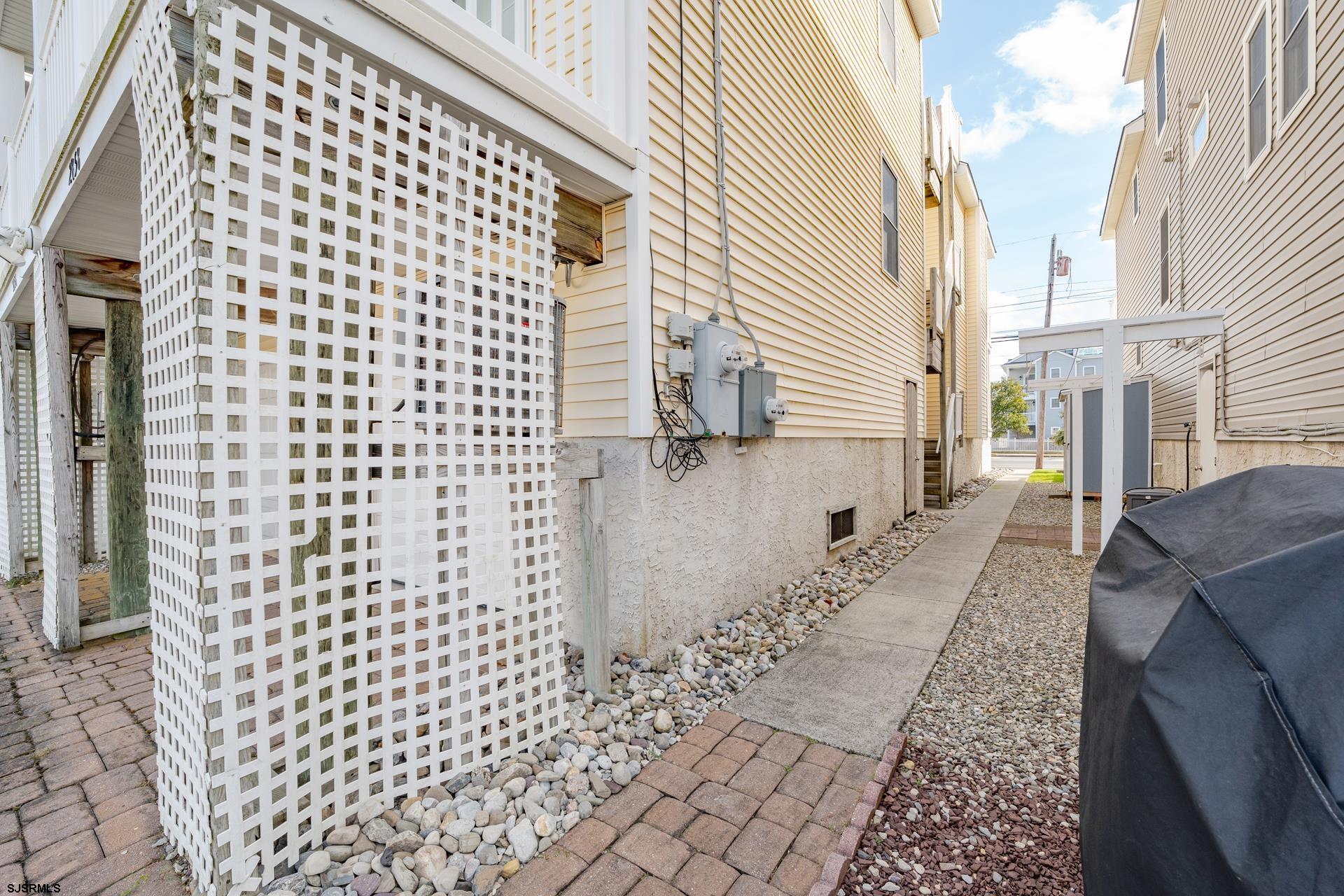 2858 West Ave Unit: 2