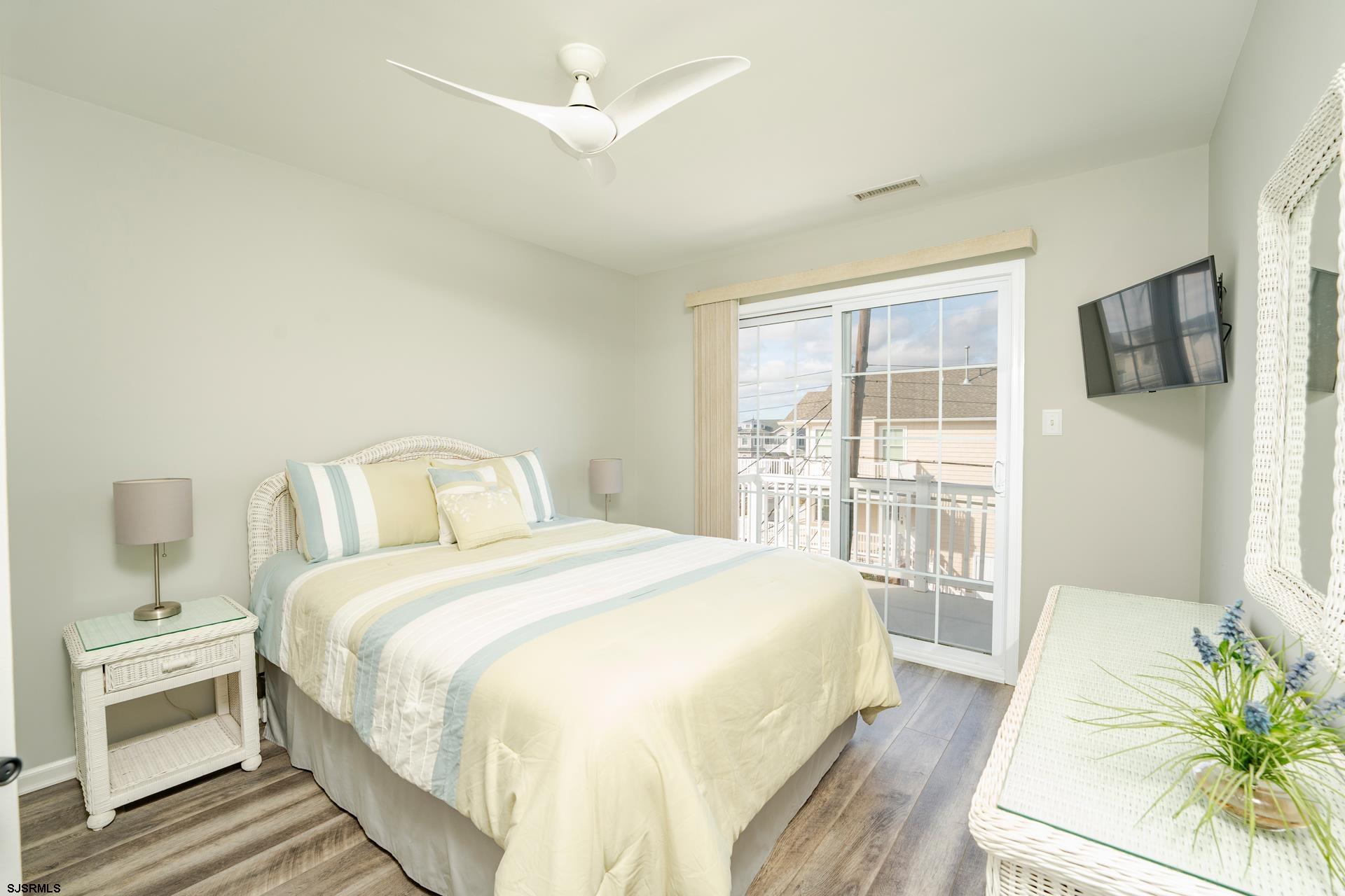 2858 West Ave Unit: 2