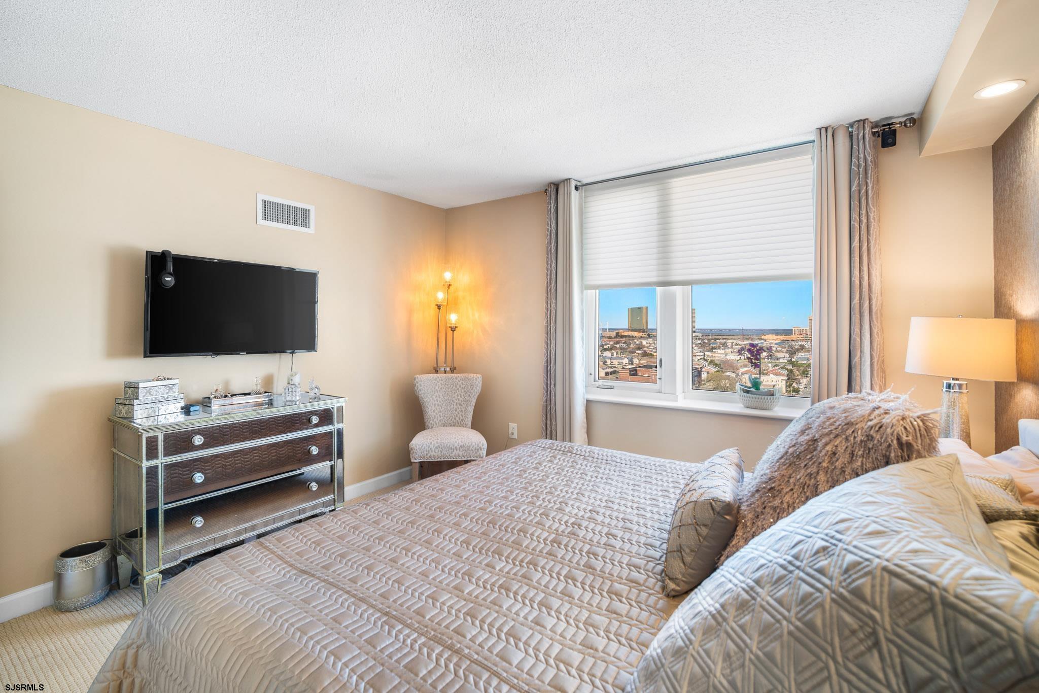 526 Pacific Ave Unit: 1606