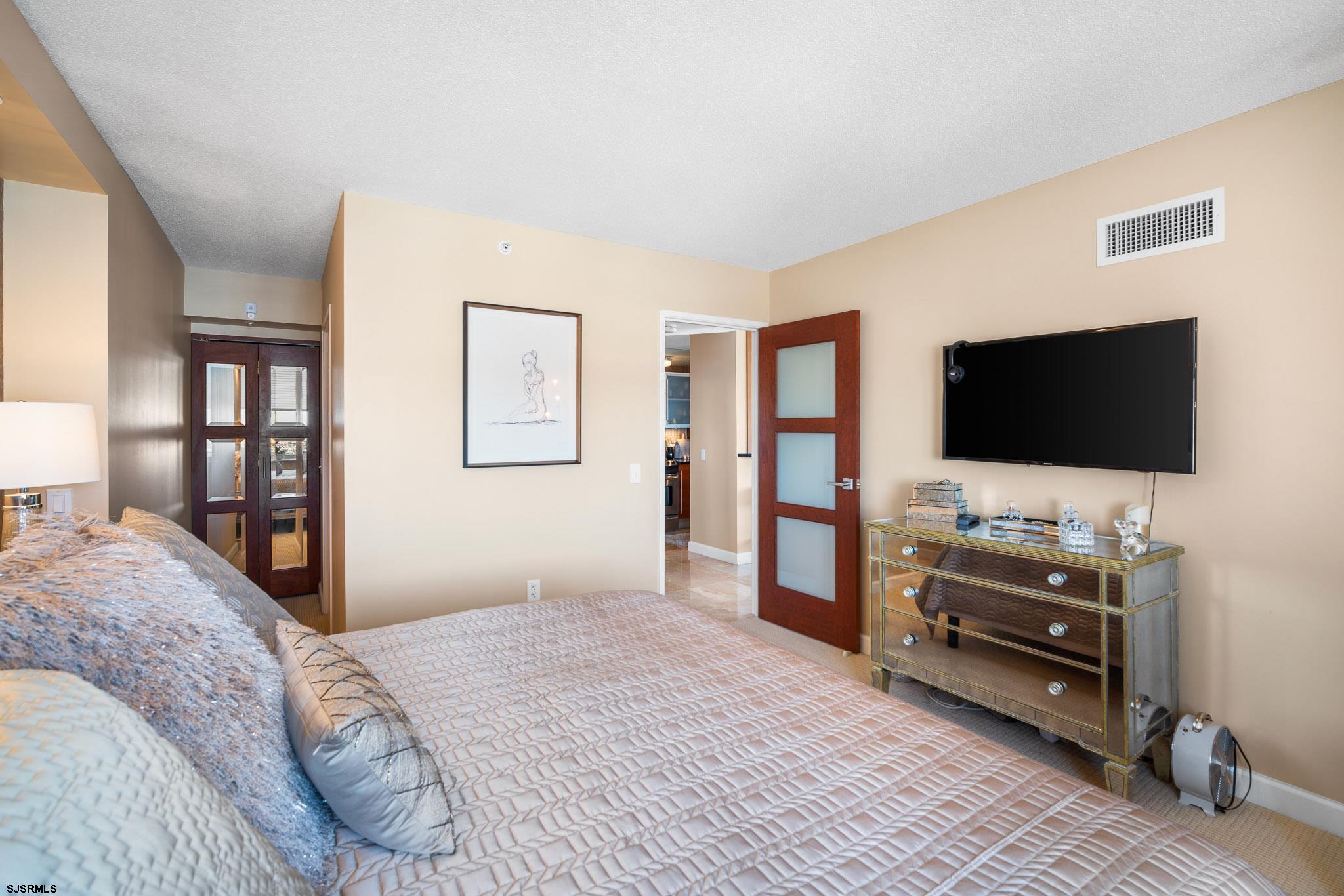 526 Pacific Ave Unit: 1606