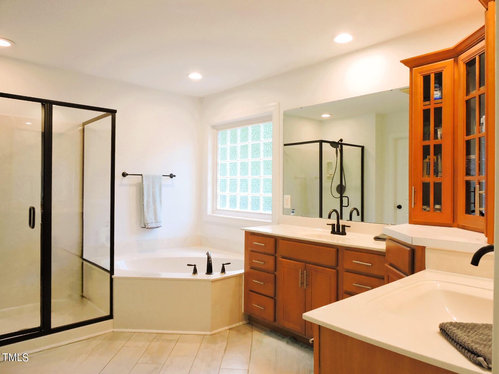 1008 Goldenview Court