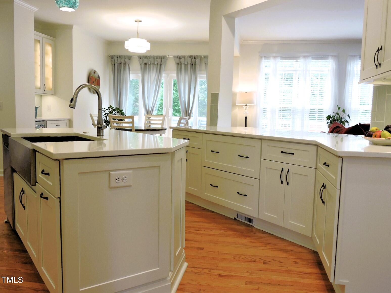 1008 Goldenview Court