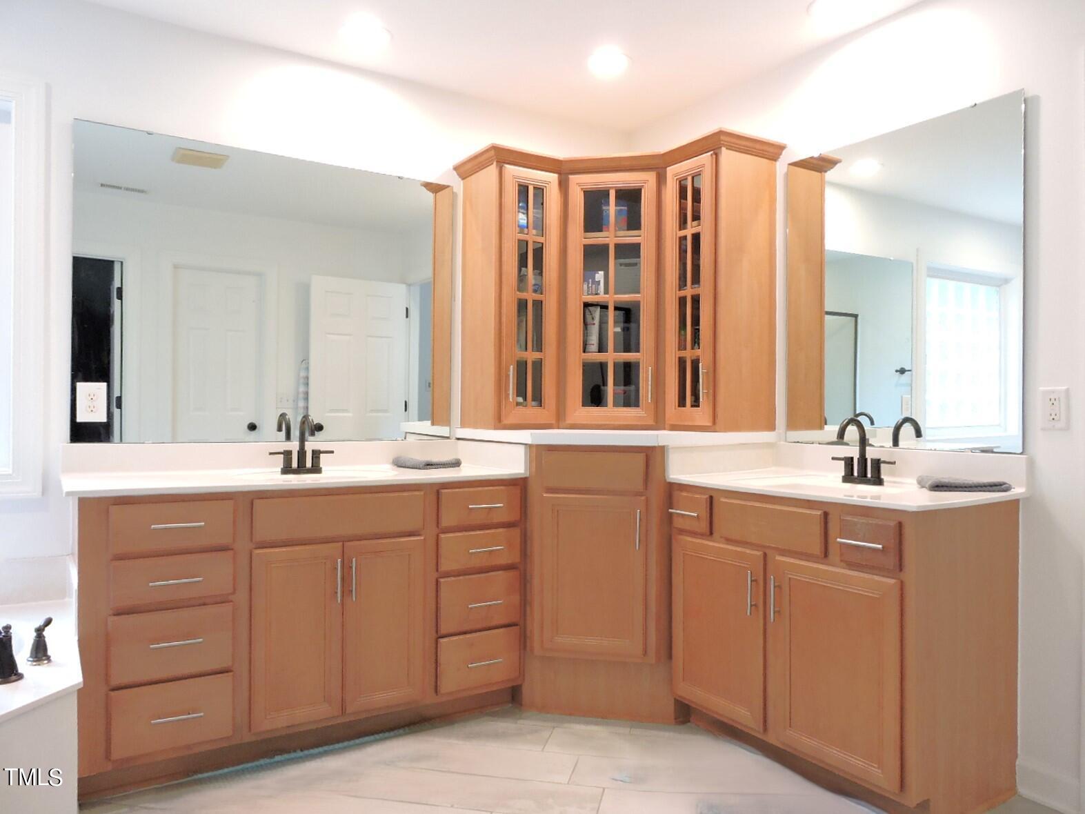 1008 Goldenview Court