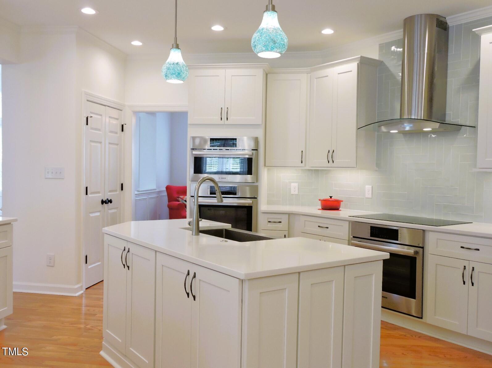 1008 Goldenview Court