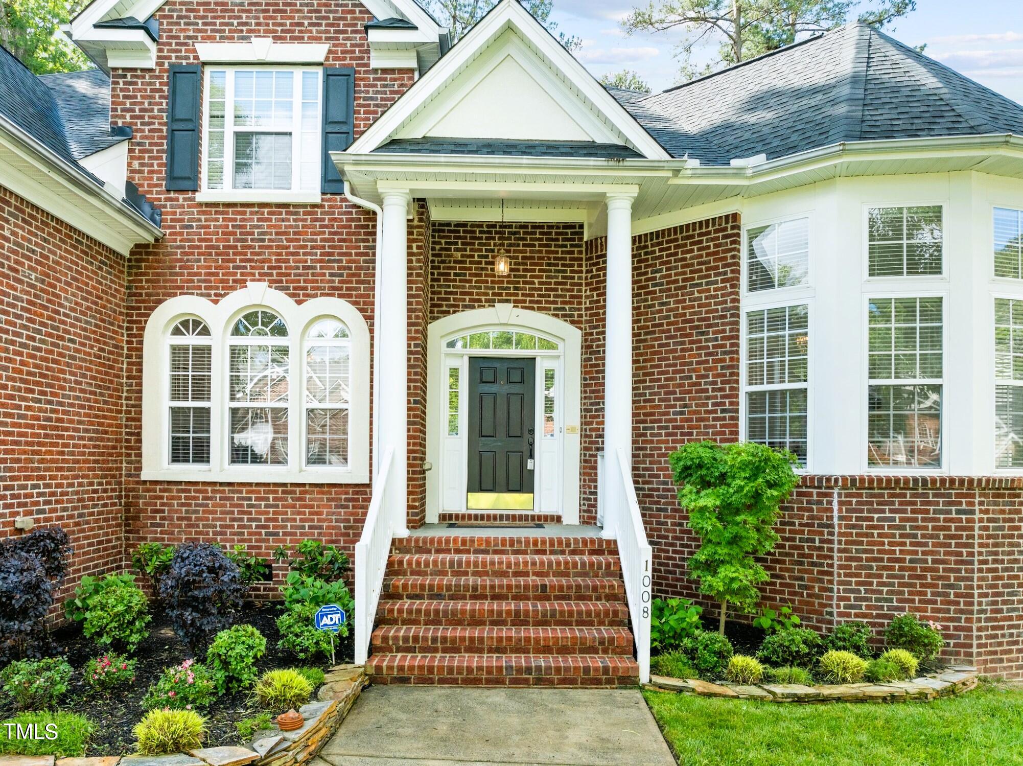 1008 Goldenview Court