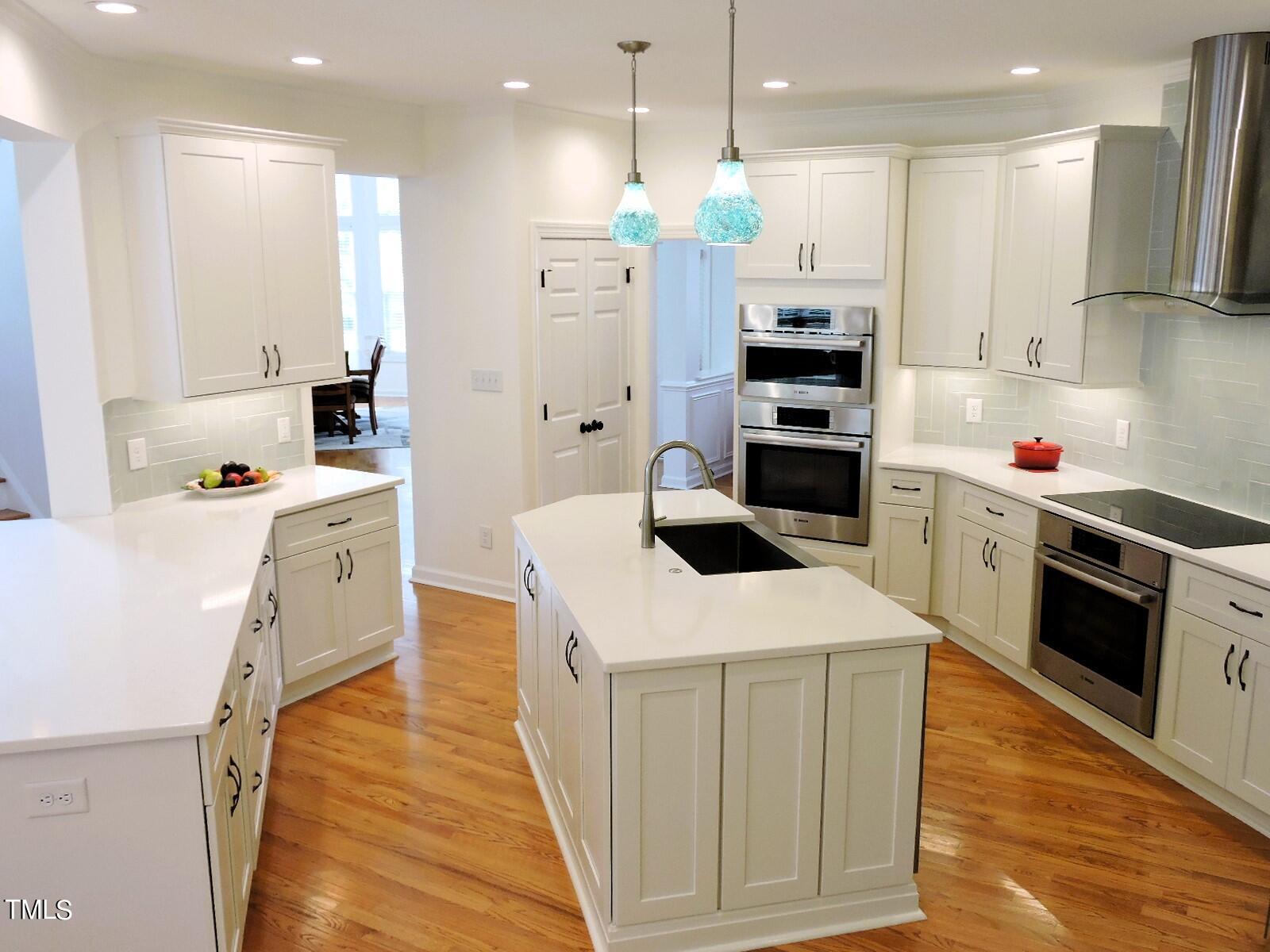 1008 Goldenview Court