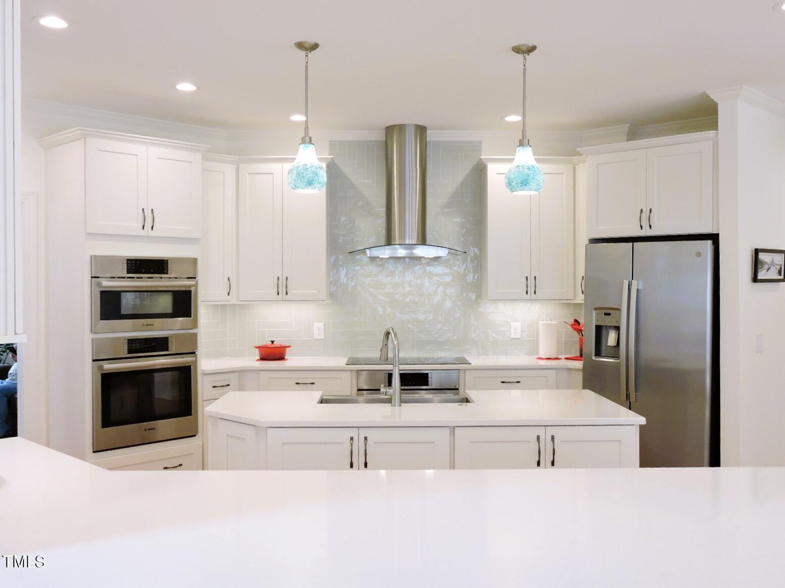 1008 Goldenview Court