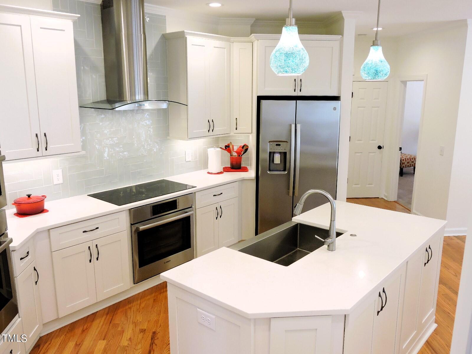 1008 Goldenview Court