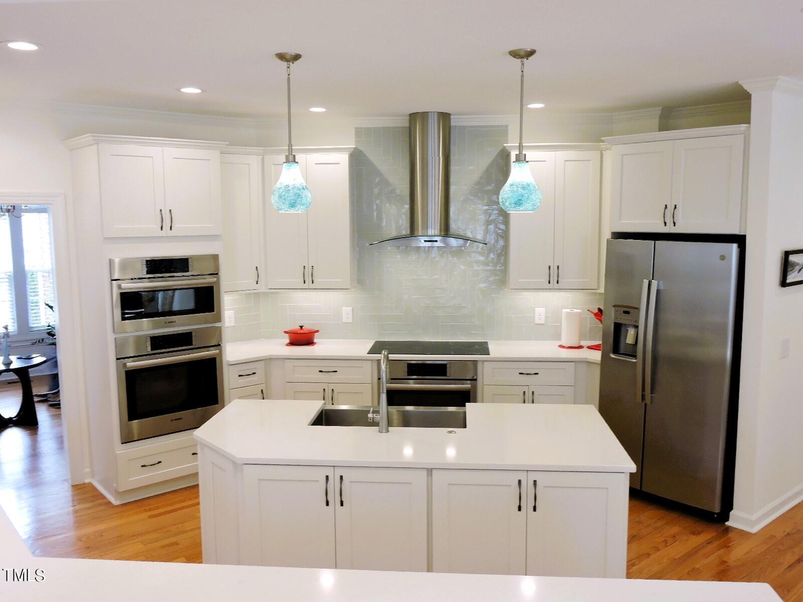 1008 Goldenview Court