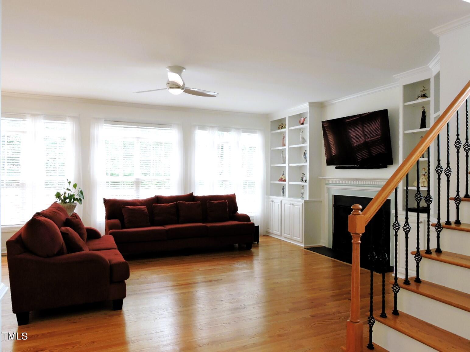 1008 Goldenview Court