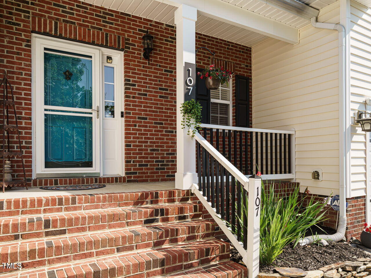 107 Whitney Lane