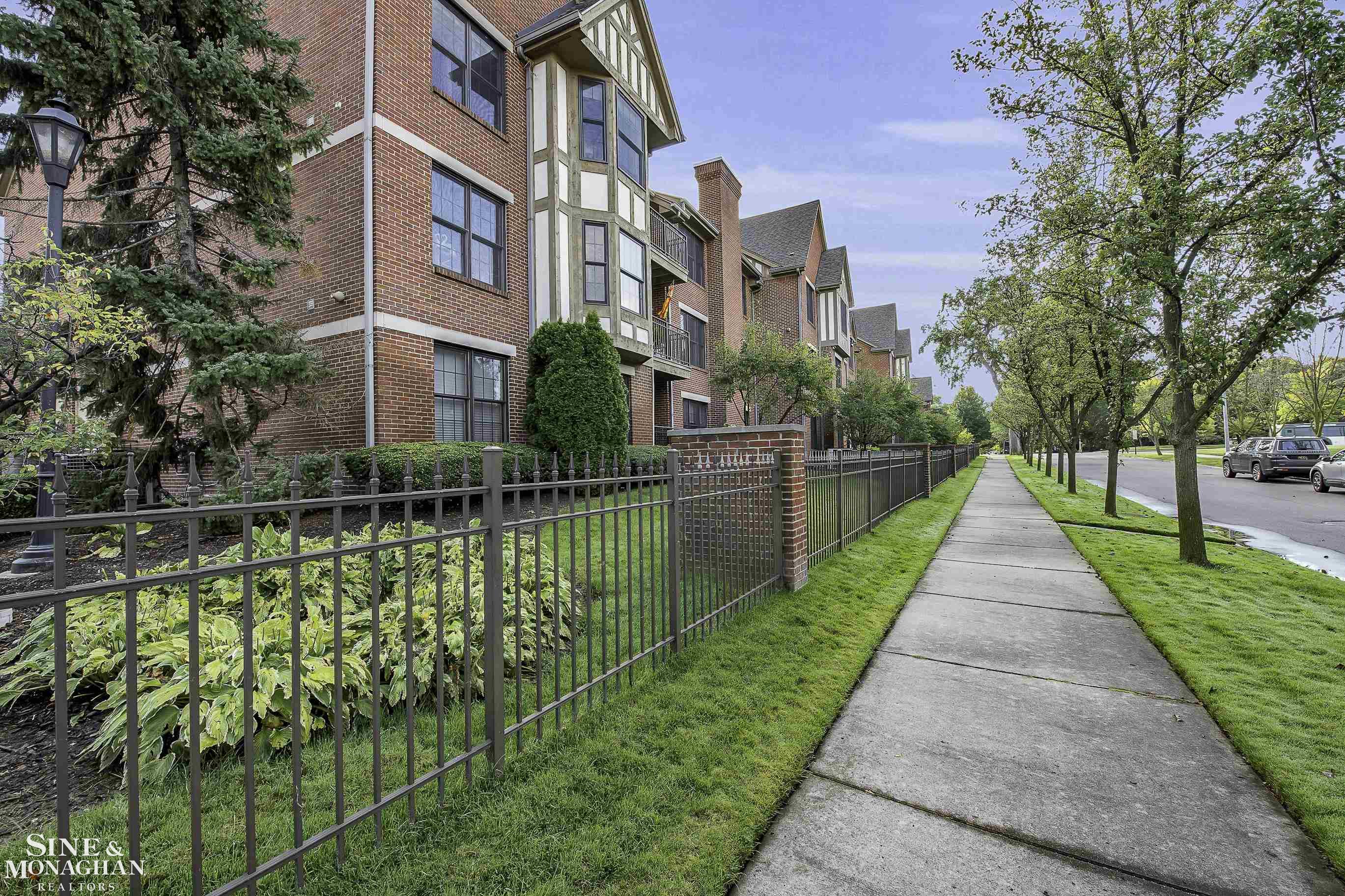 60 Pointe Park Place