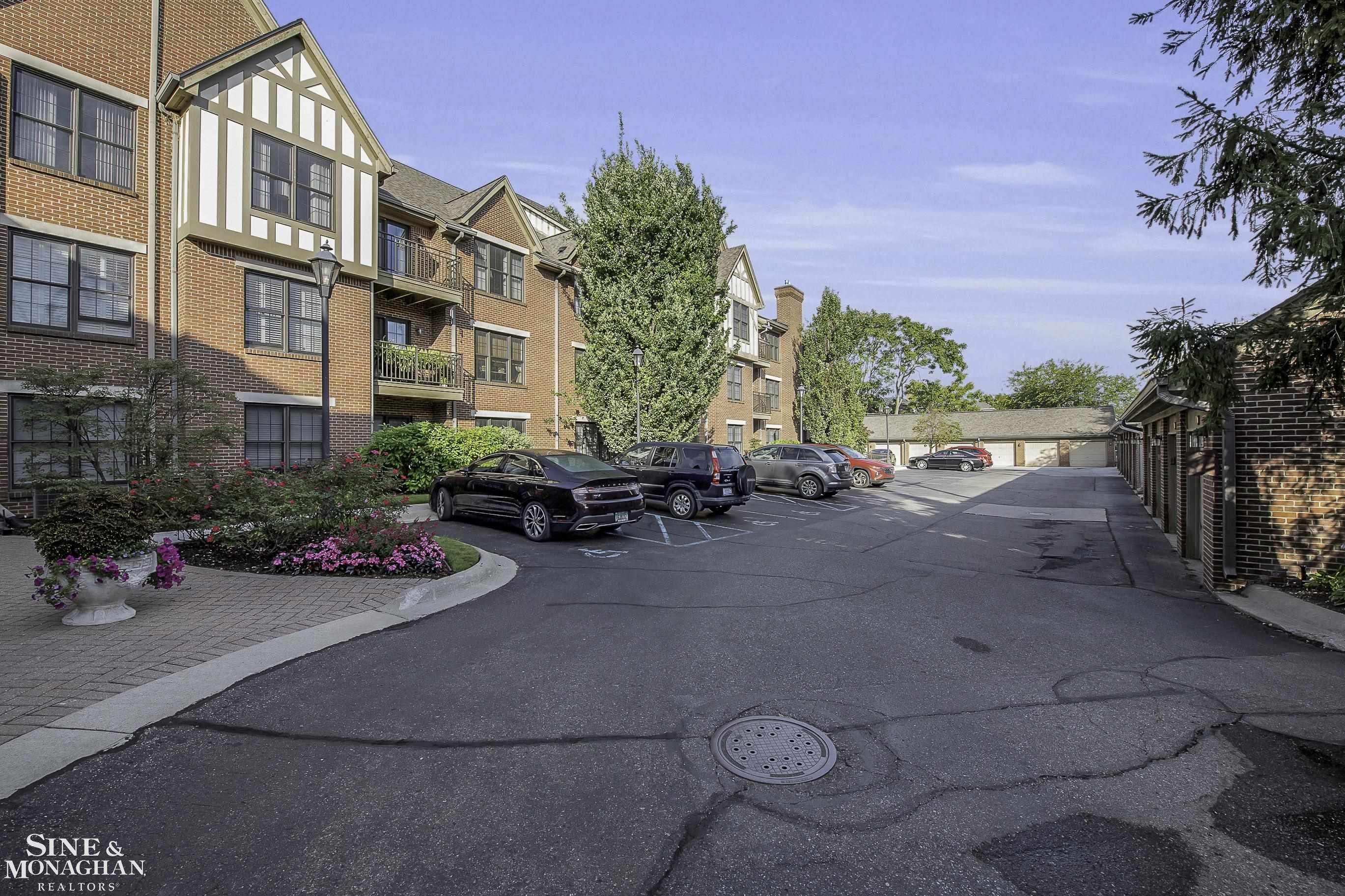 60 Pointe Park Place