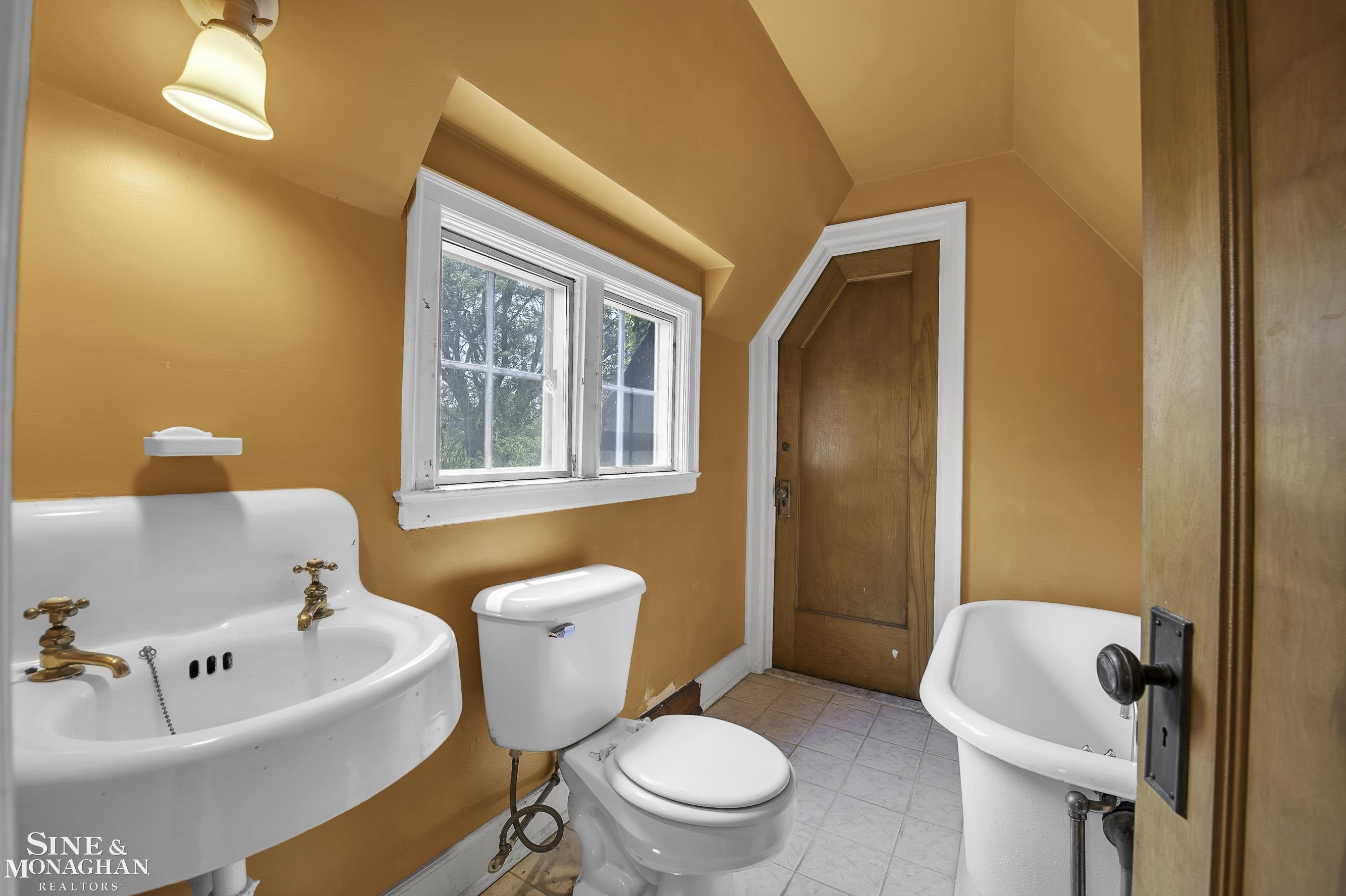 874 Westchester Road