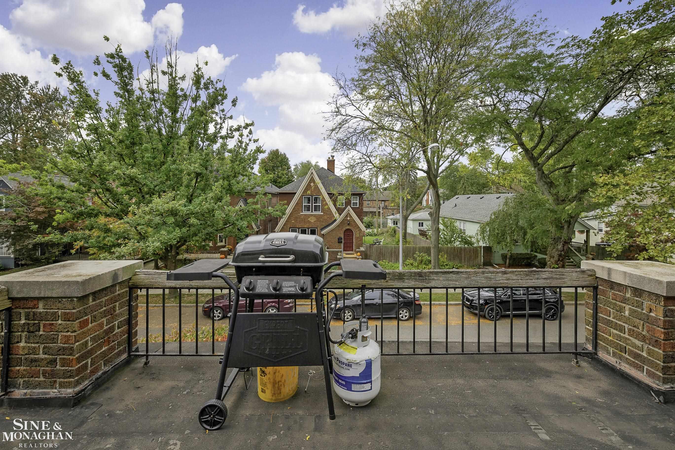 936 Beaconsfield Avenue