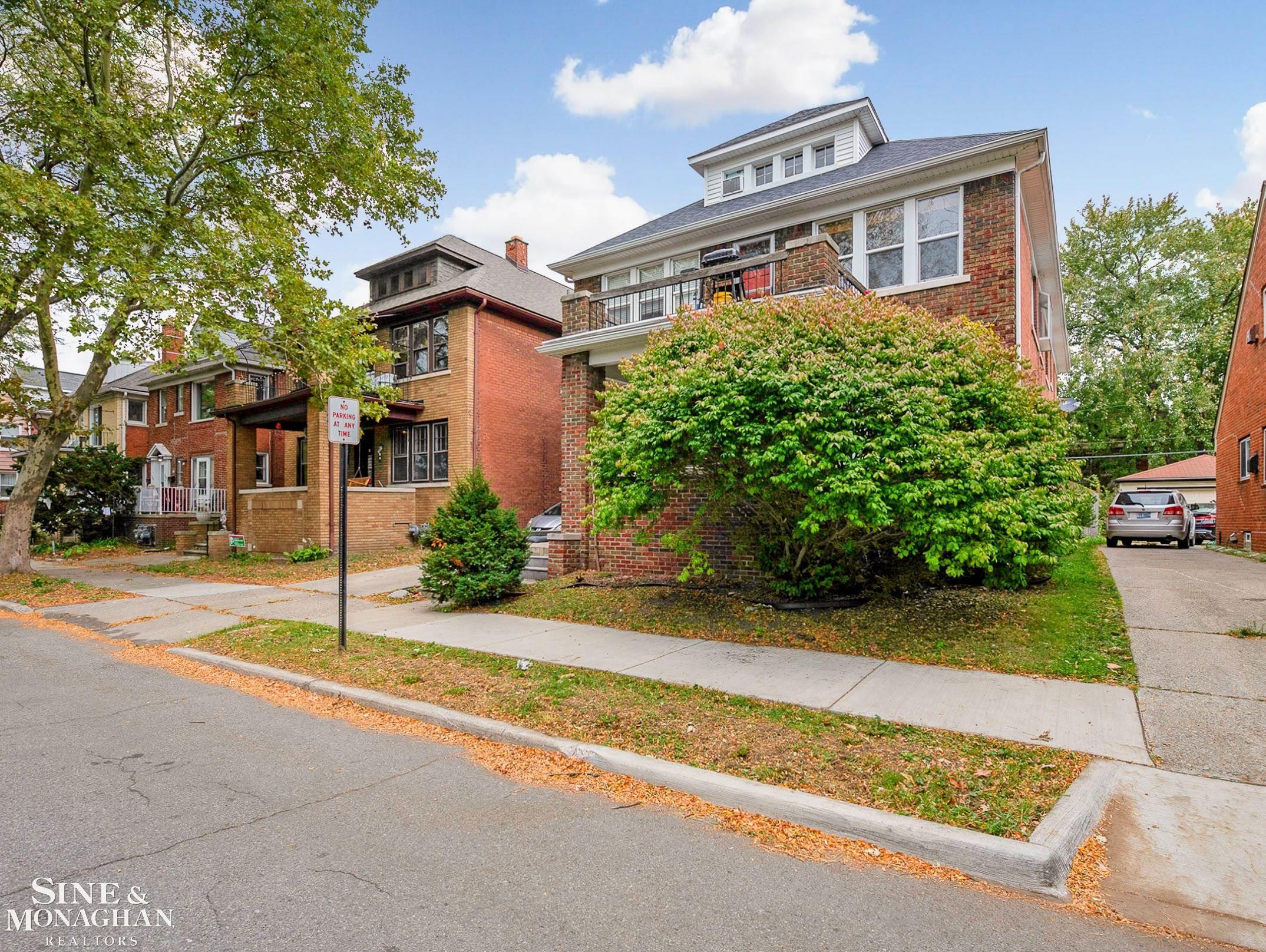 936 Beaconsfield Avenue