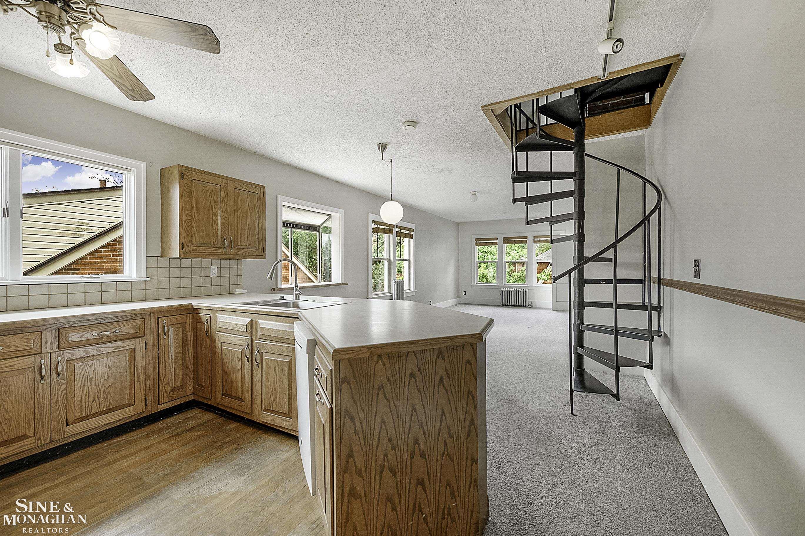 936 Beaconsfield Avenue